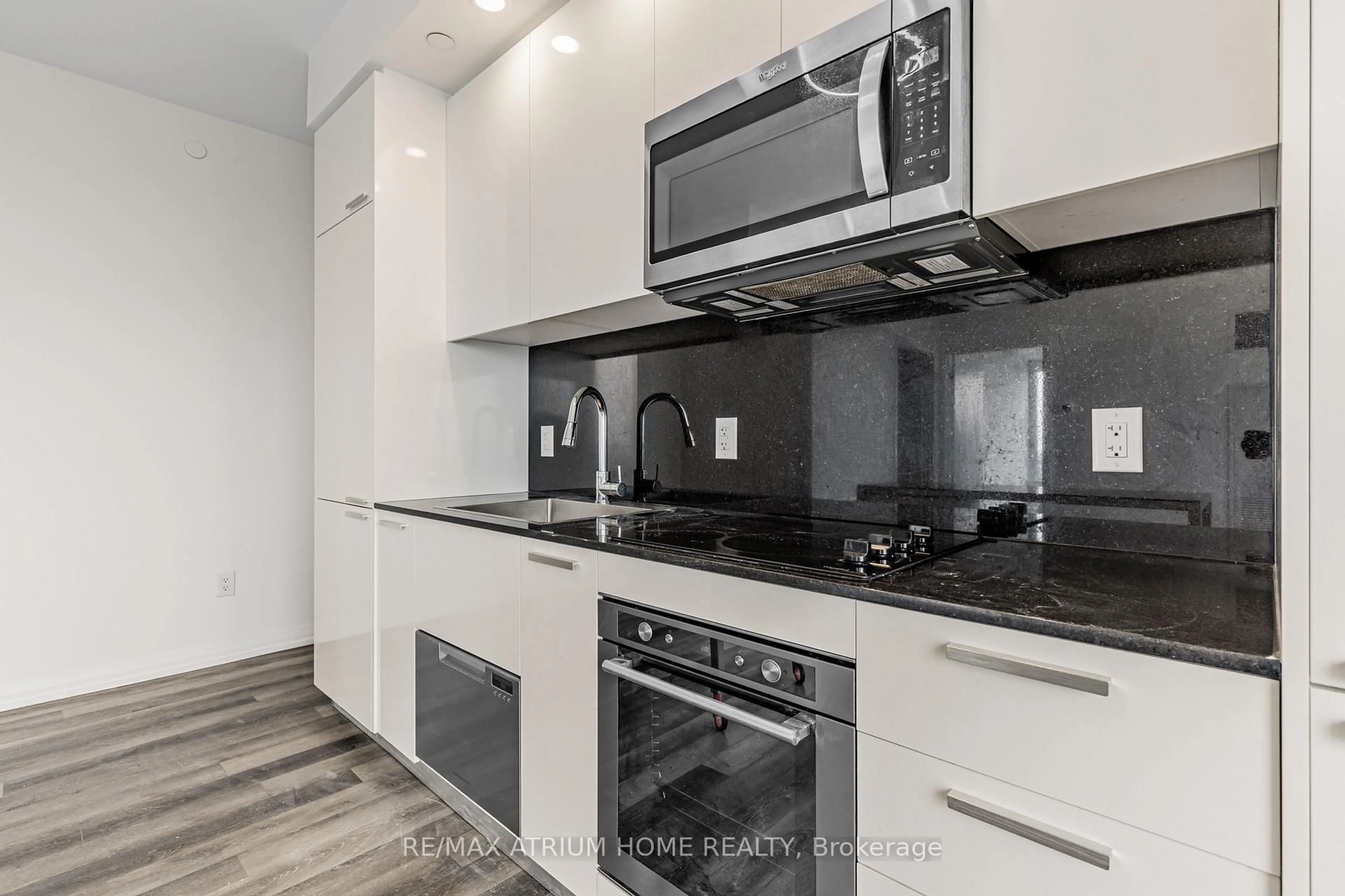 Standard kitchen, unknown for 75 Canterbury Pl #2102, Toronto Ontario M2N 0L2
