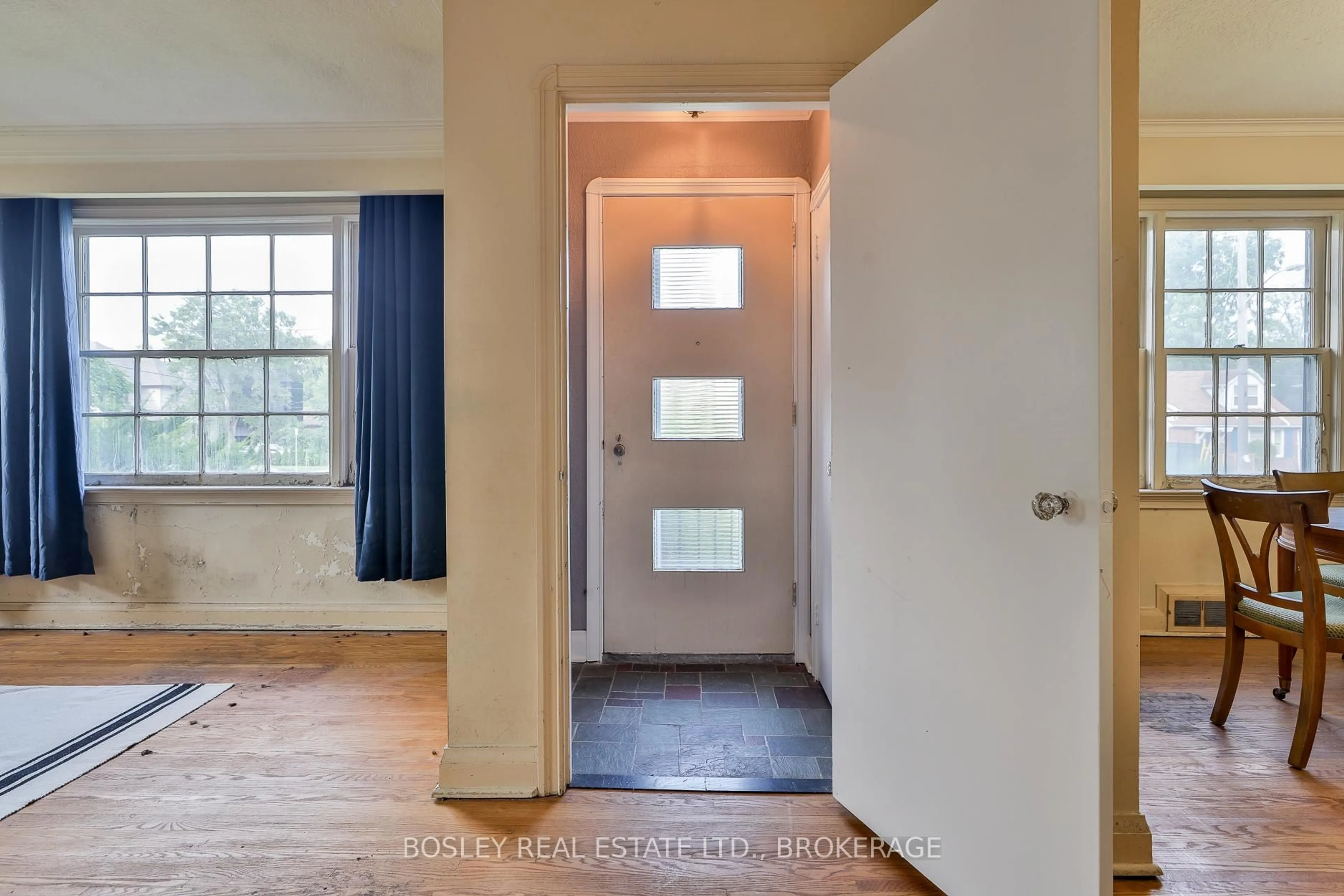 Indoor entryway for 73 Prince Charles Dr, Toronto Ontario M6A 2H4