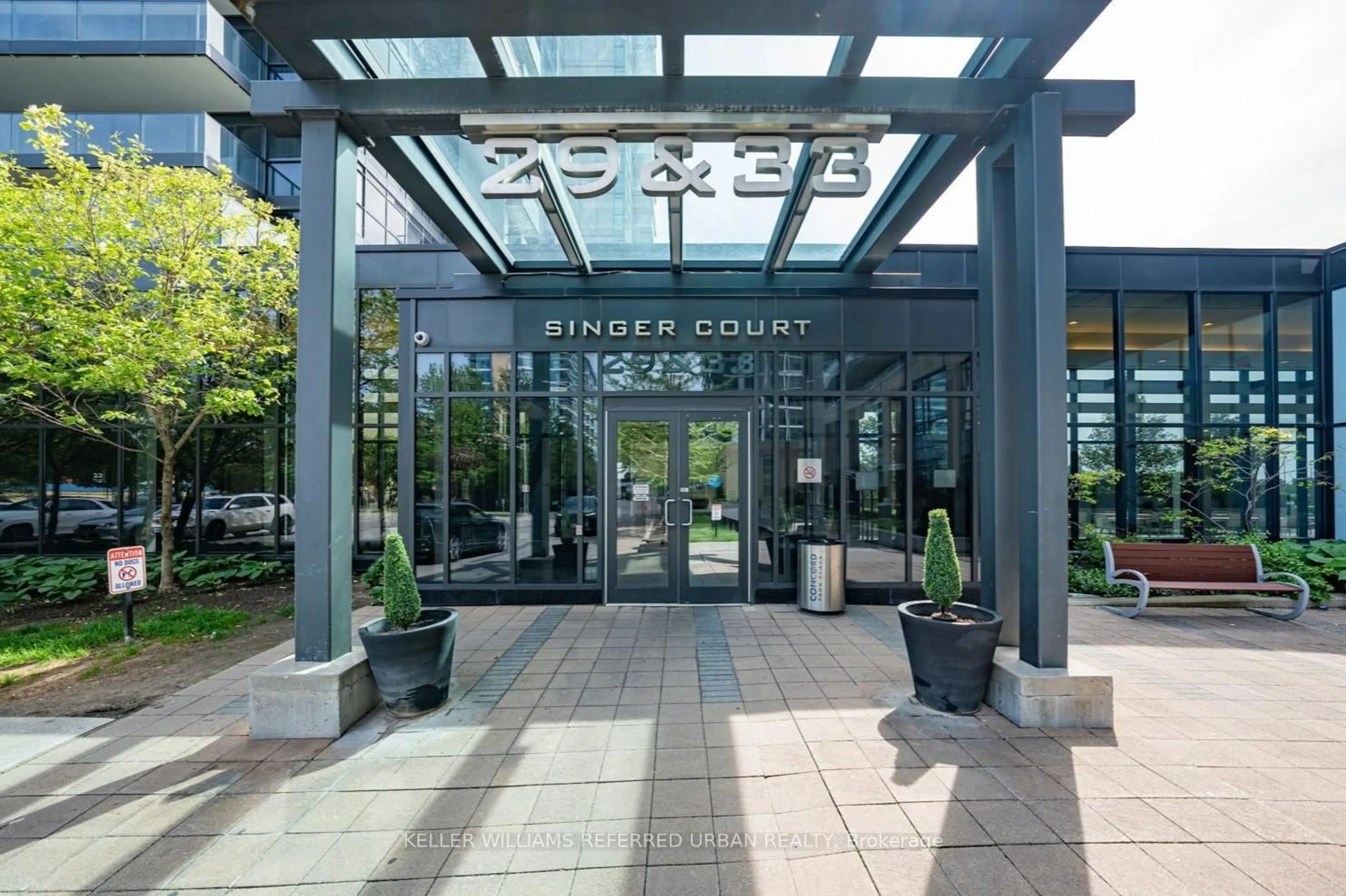 Indoor foyer for 29 Singer Crt #812, Toronto Ontario M2K 0B3