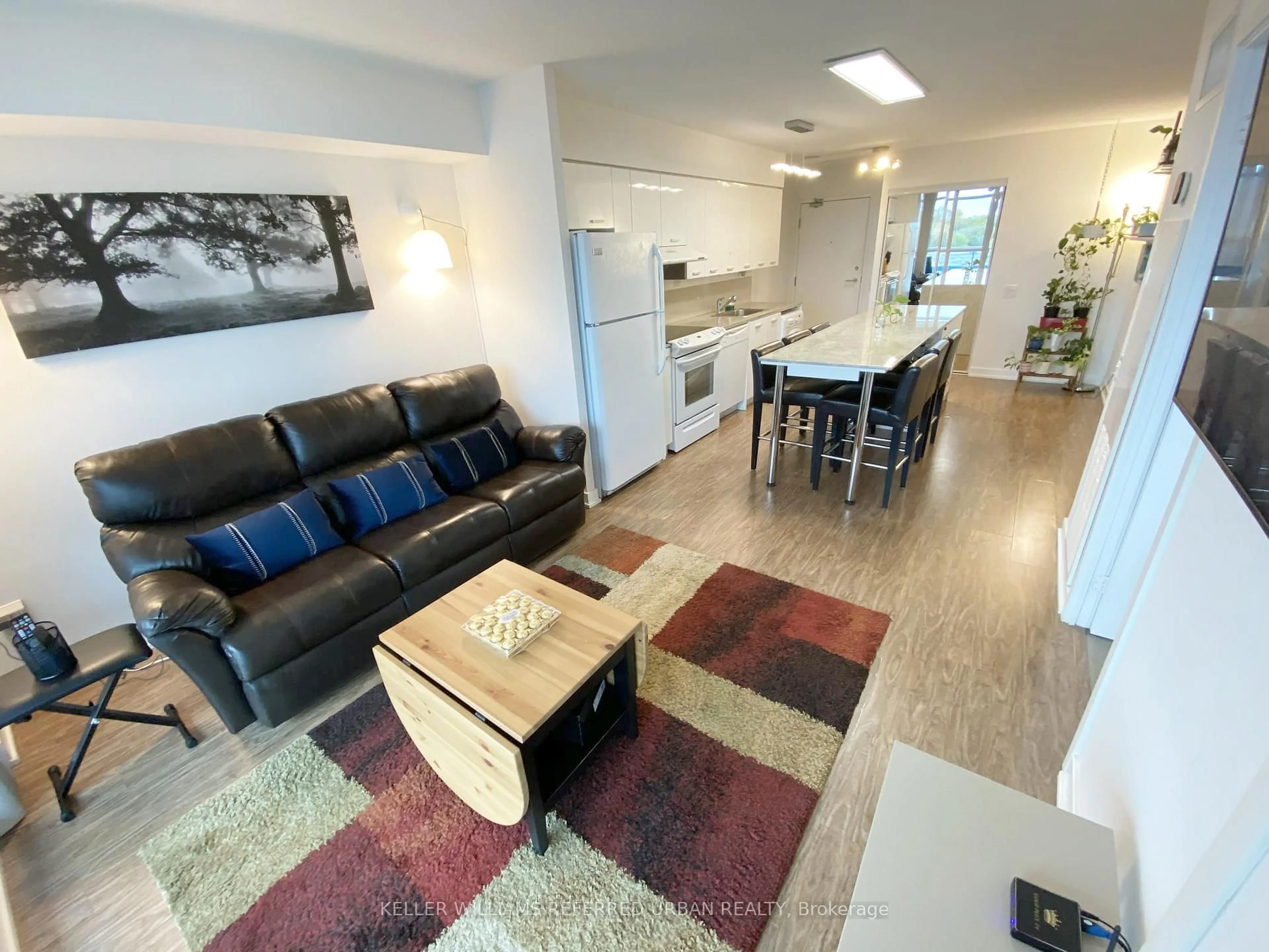 Living room with furniture, unknown for 29 Singer Crt #812, Toronto Ontario M2K 0B3