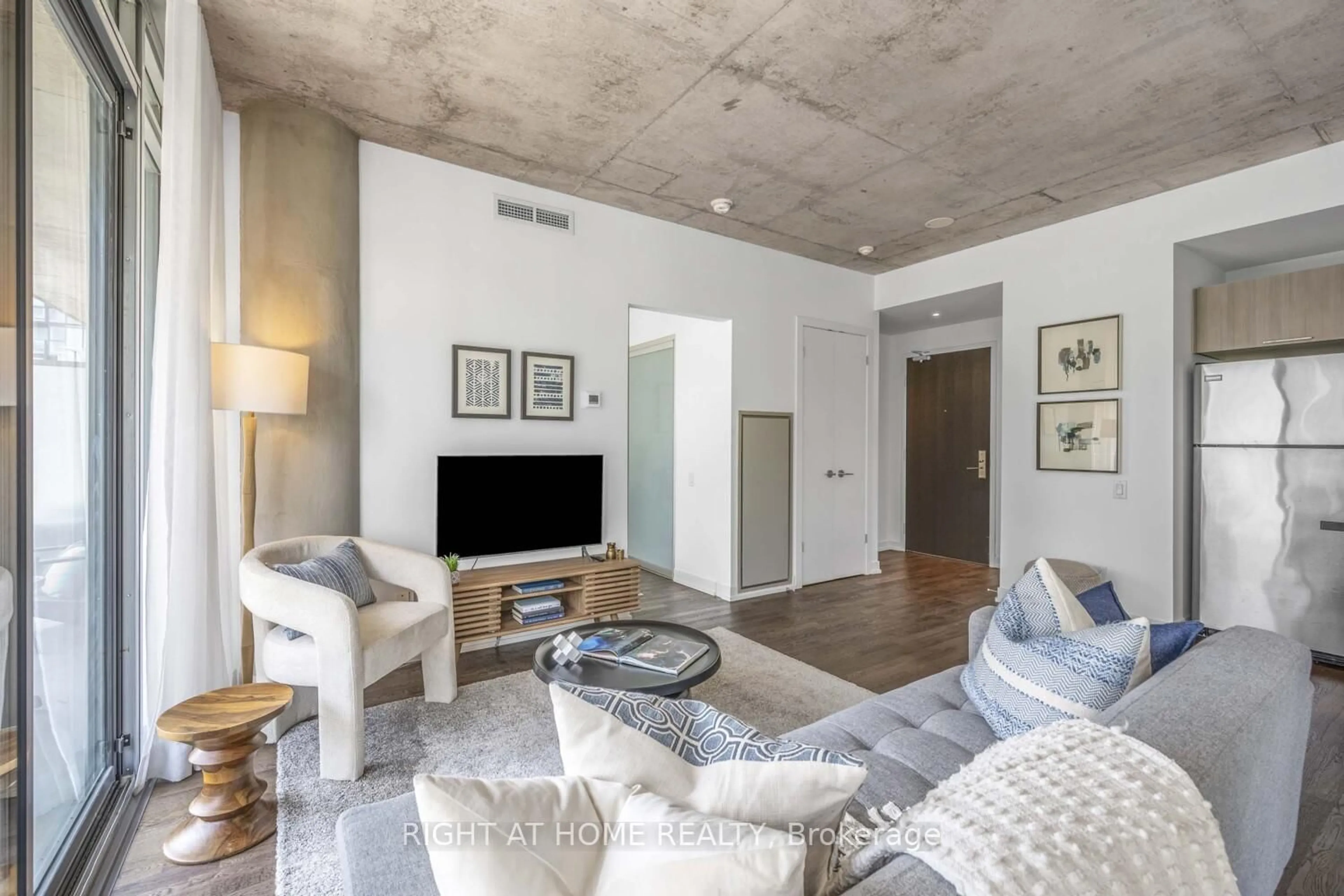 Living room with furniture, cement floor for 650 King St #706, Toronto Ontario M5V 0H6