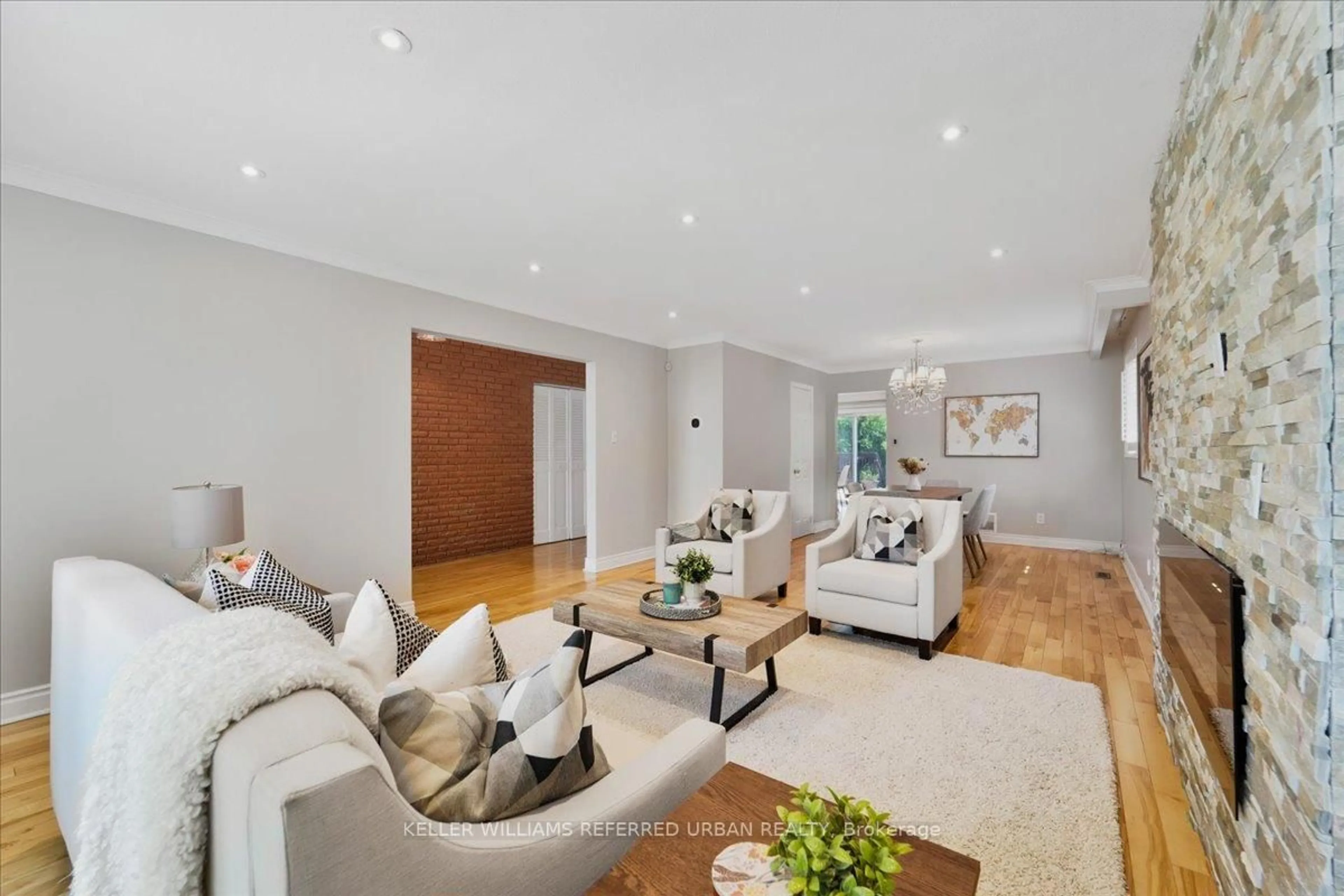 Living room with furniture, unknown for 9 Fairchild Ave, Toronto Ontario M2M 1T5