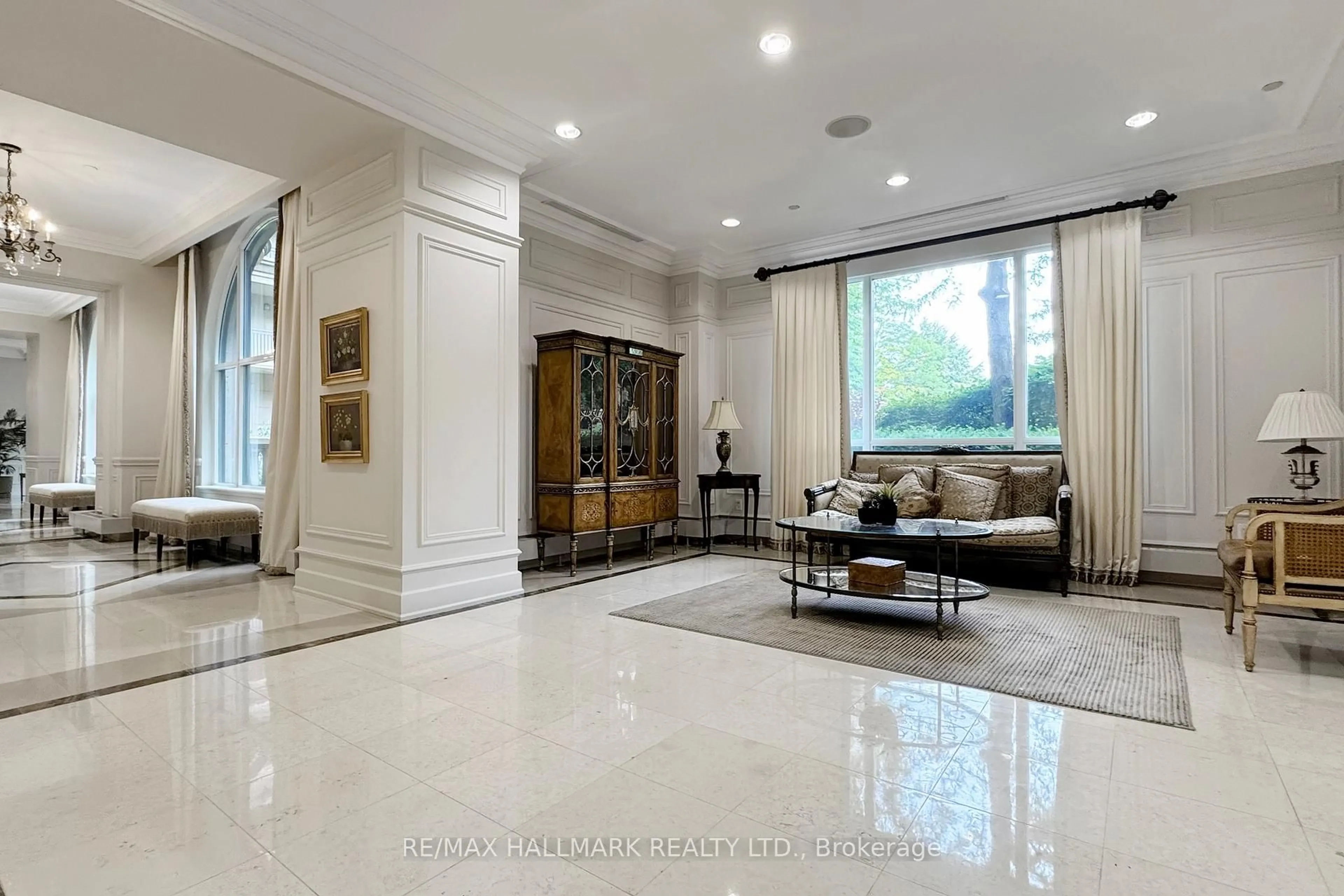 Indoor foyer for 660 Sheppard Ave #LPH05, Toronto Ontario M2K 3E5