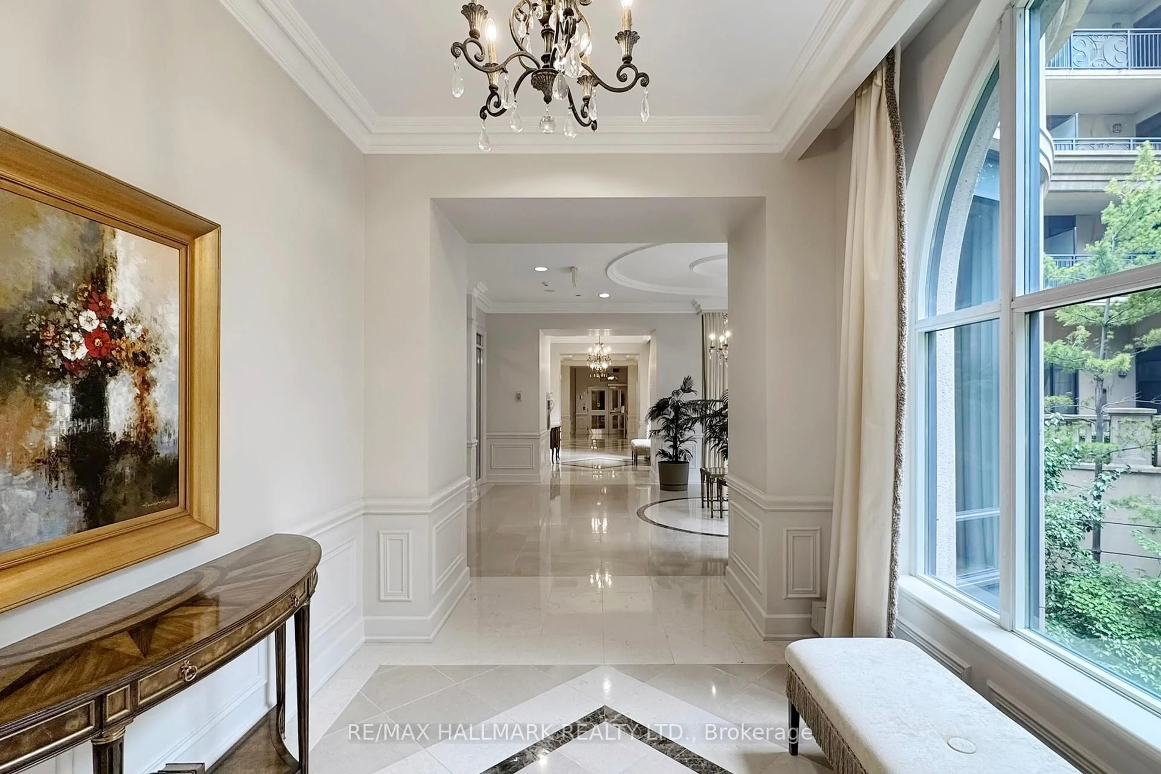 Indoor foyer for 660 Sheppard Ave #LPH05, Toronto Ontario M2K 3E5