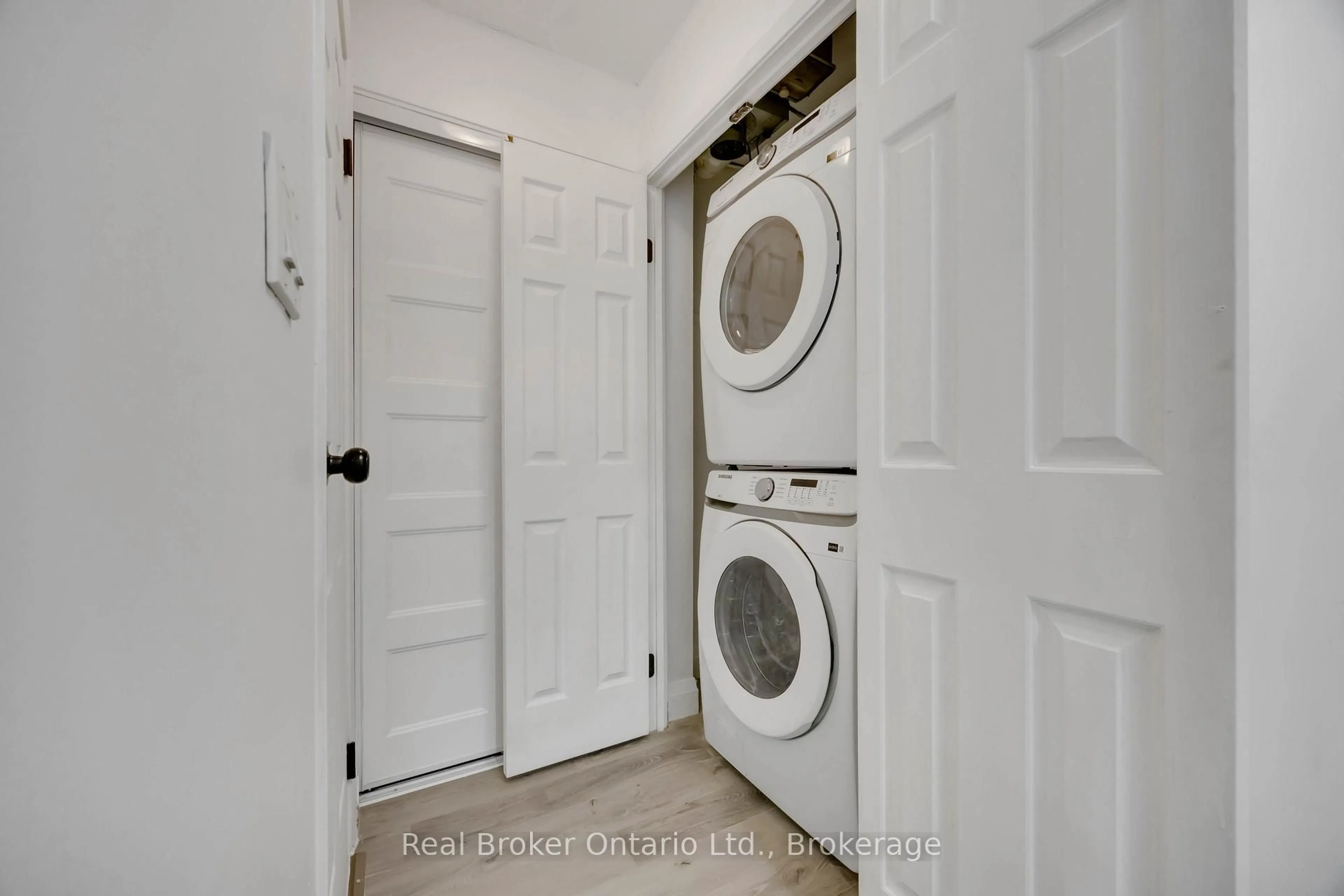 Laundry room for 222 The Esplanade #535, Toronto Ontario M5A 4M8