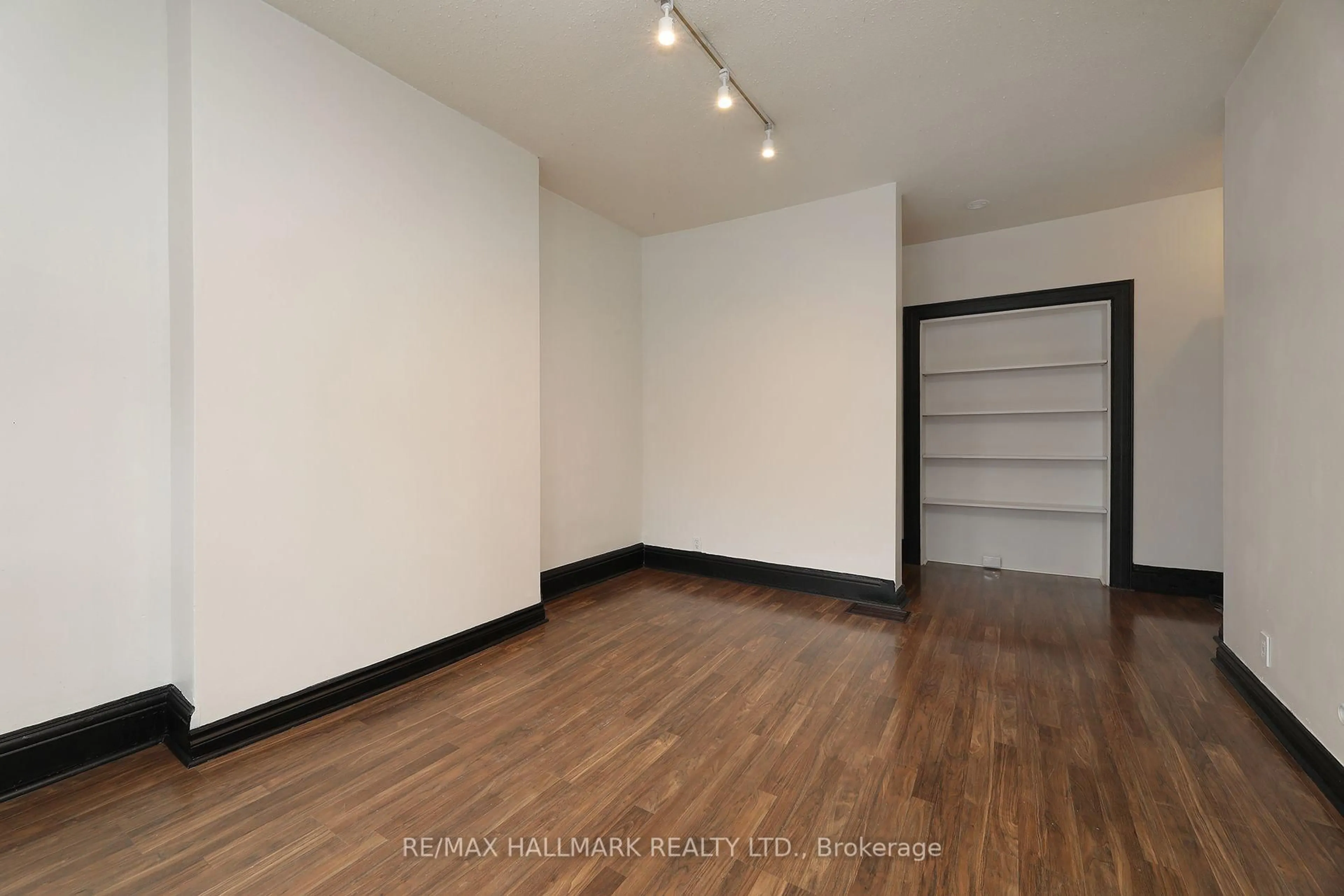 A pic of a room for 32 Barton Ave, Toronto Ontario M6G 1P1