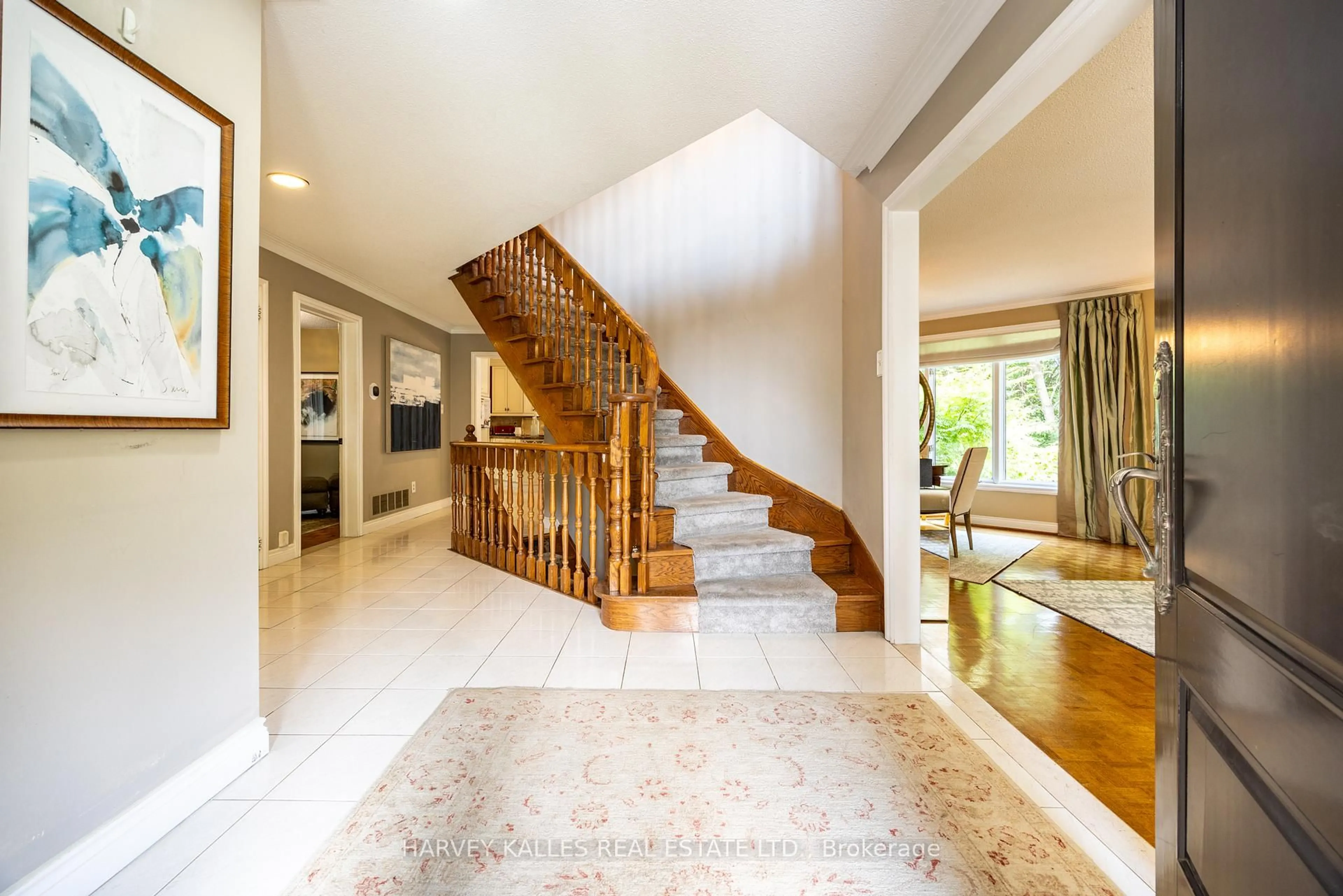 Indoor foyer for 315 Yonge Blvd, Toronto Ontario M5M 3J4
