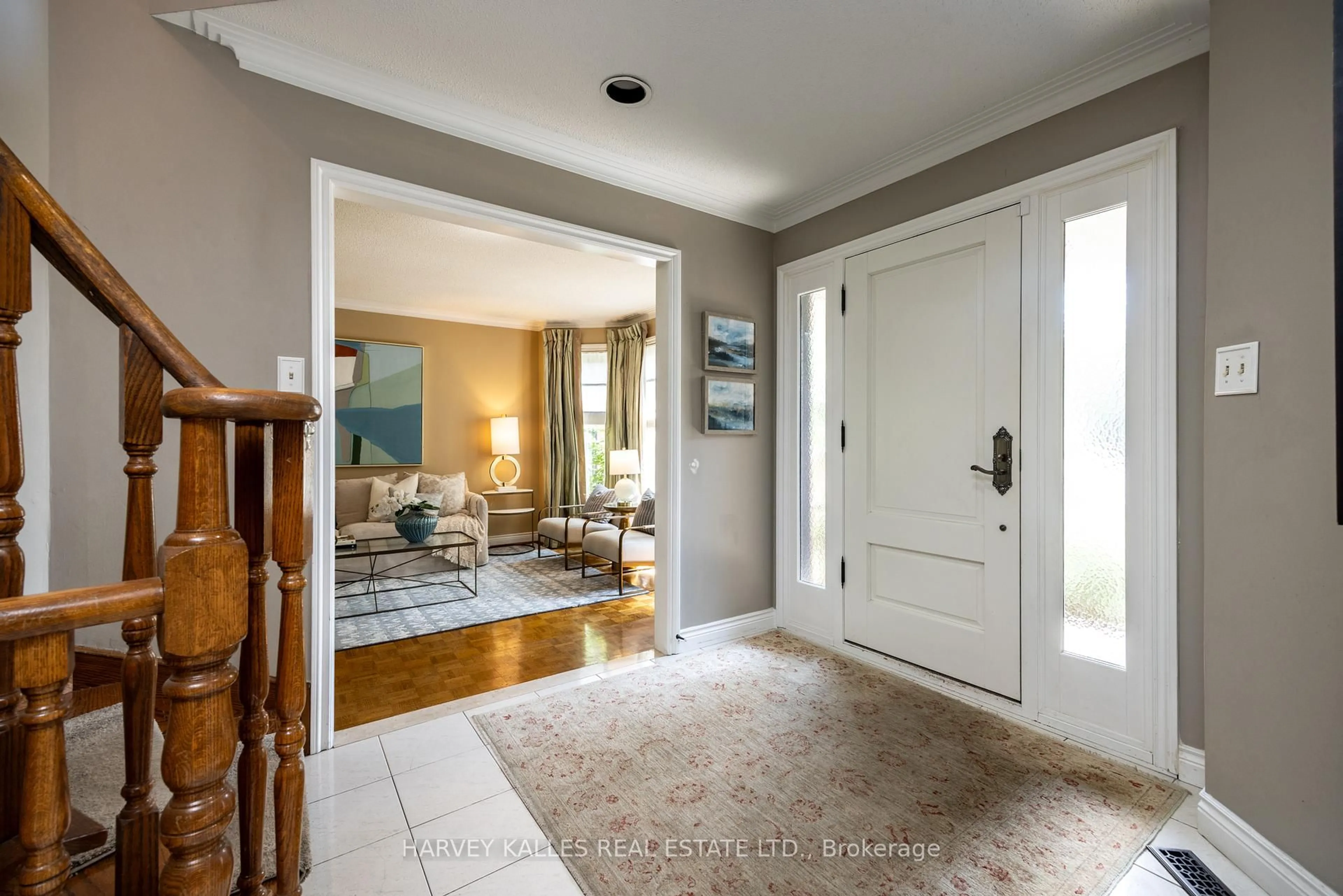 Indoor entryway for 315 Yonge Blvd, Toronto Ontario M5M 3J4