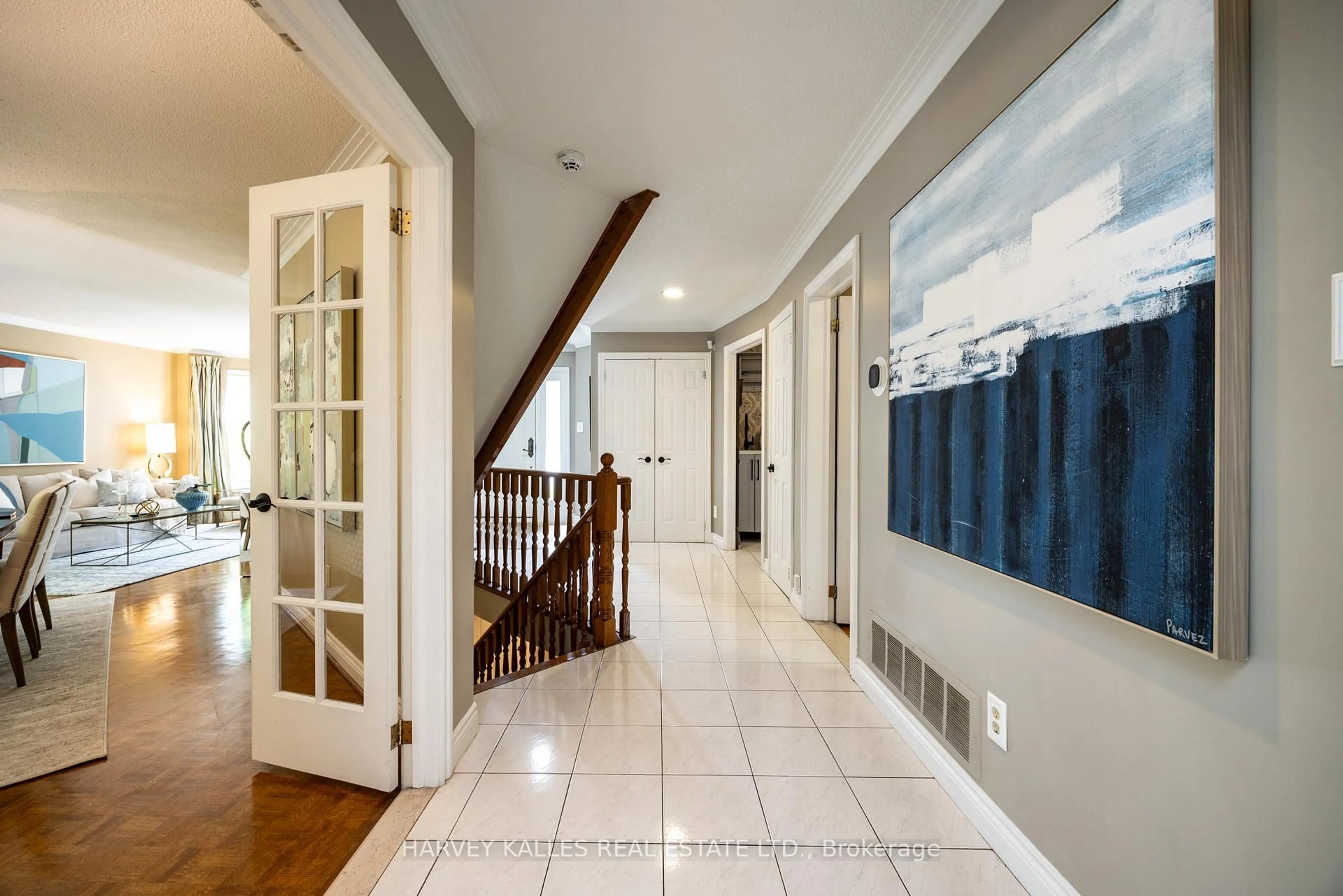 Indoor entryway for 315 Yonge Blvd, Toronto Ontario M5M 3J4