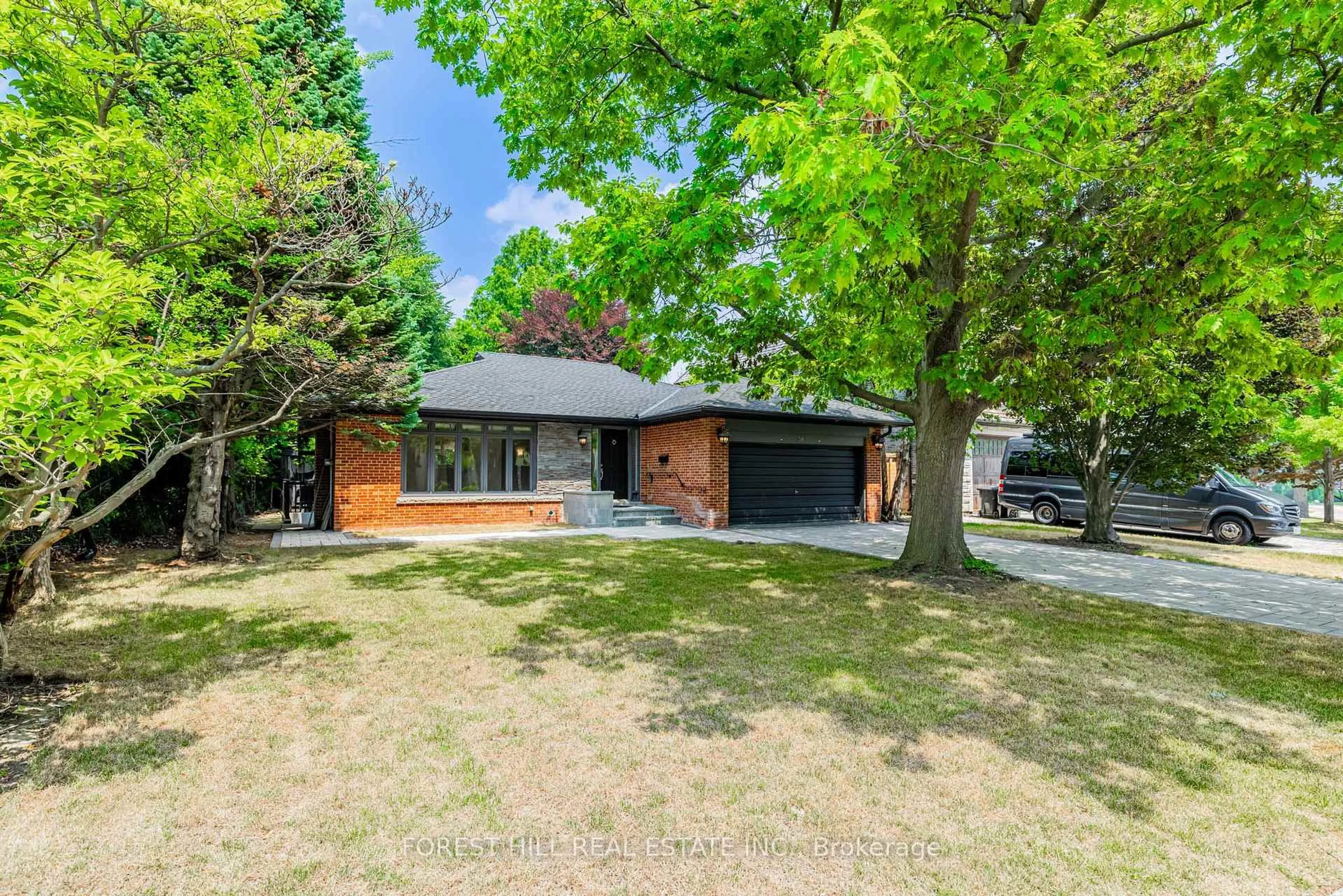 A pic from outside/outdoor area/front of a property/back of a property/a pic from drone, street for 38 Citation Dr, Toronto Ontario M2K 1S6