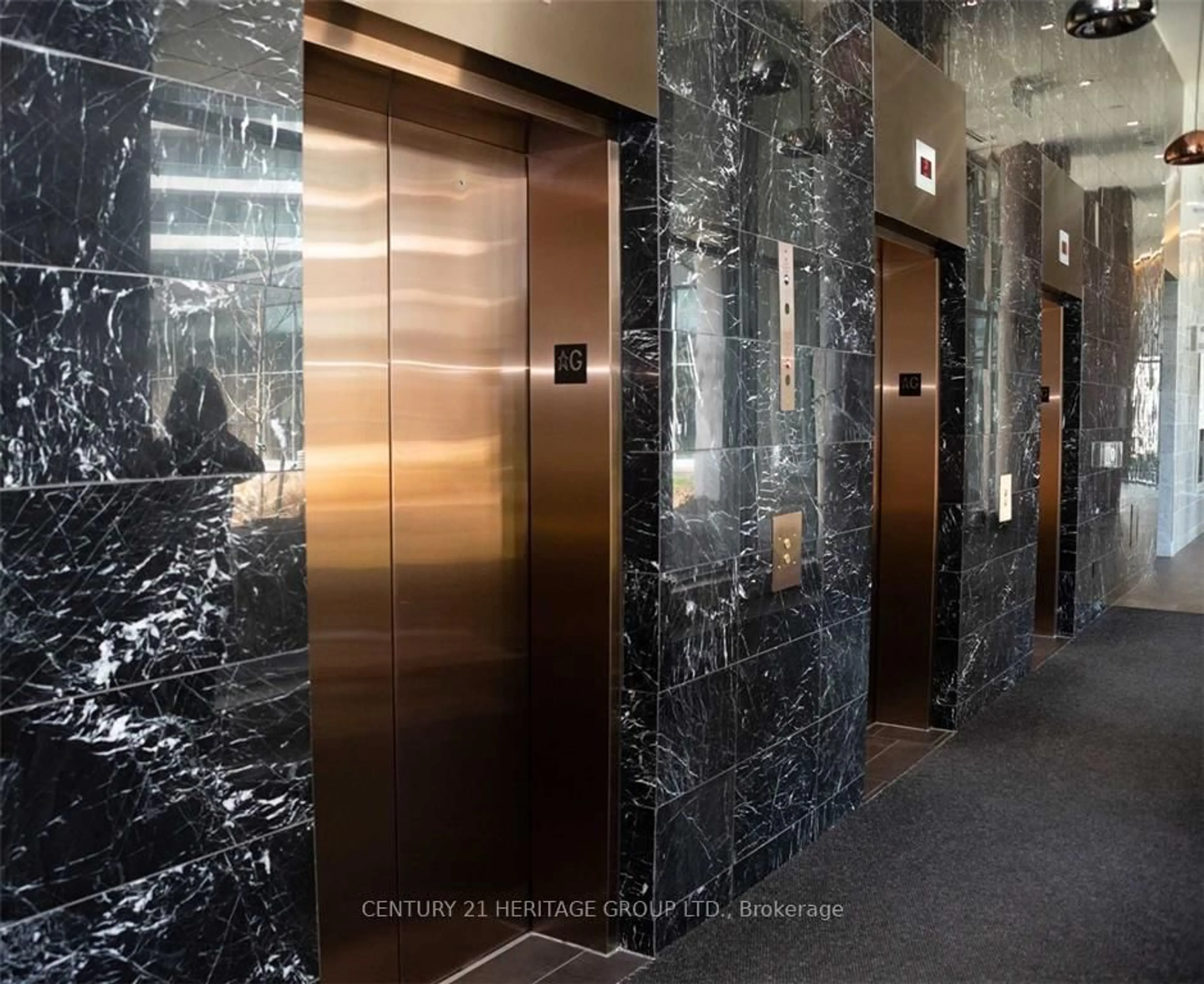 Indoor foyer for 115 McMahon Dr #2109, Toronto Ontario M2K 0E4
