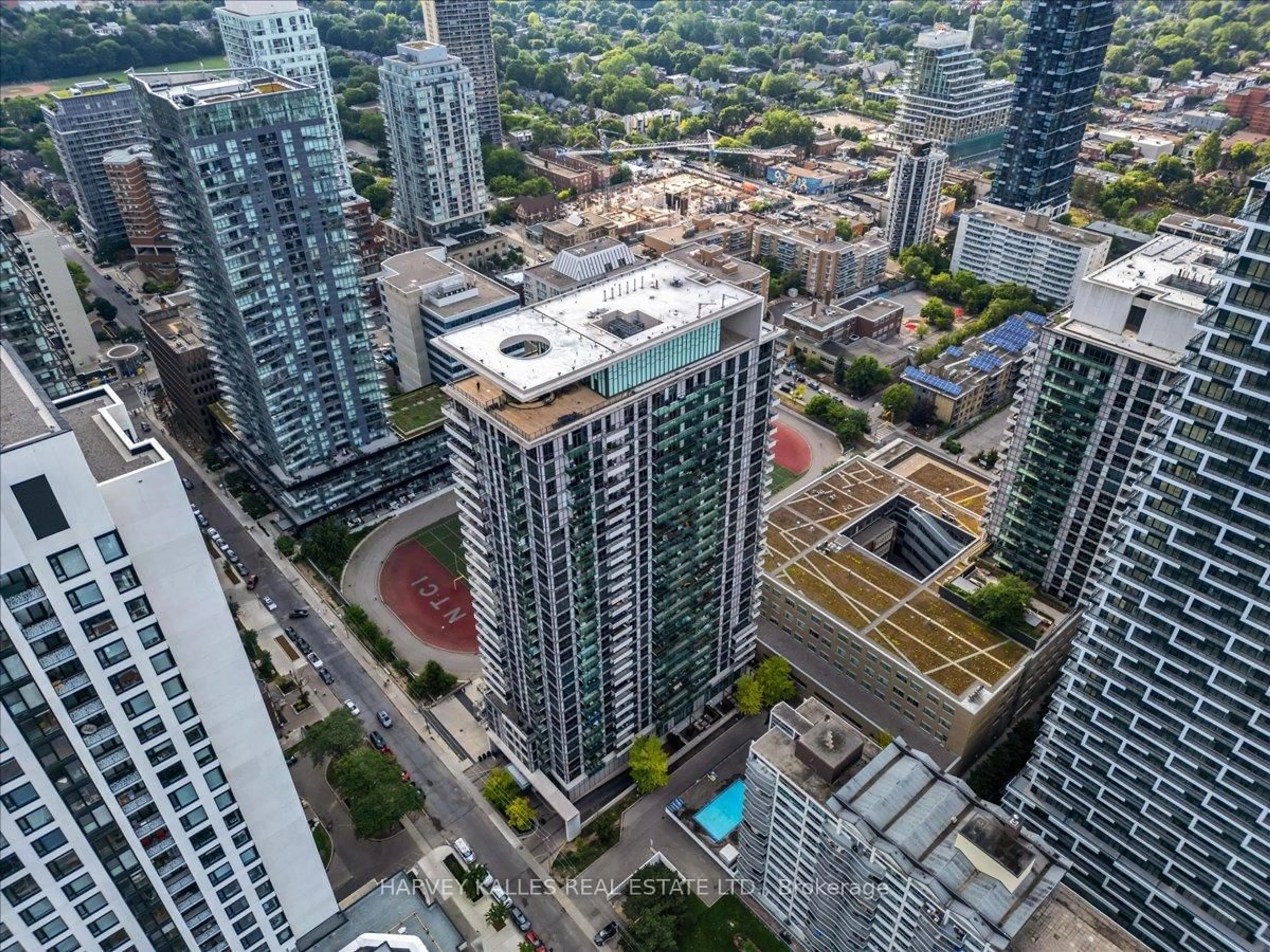 A pic from outside/outdoor area/front of a property/back of a property/a pic from drone, city buildings view from balcony for 70 Roehampton Ave #PH15, Toronto Ontario M4P 1R2