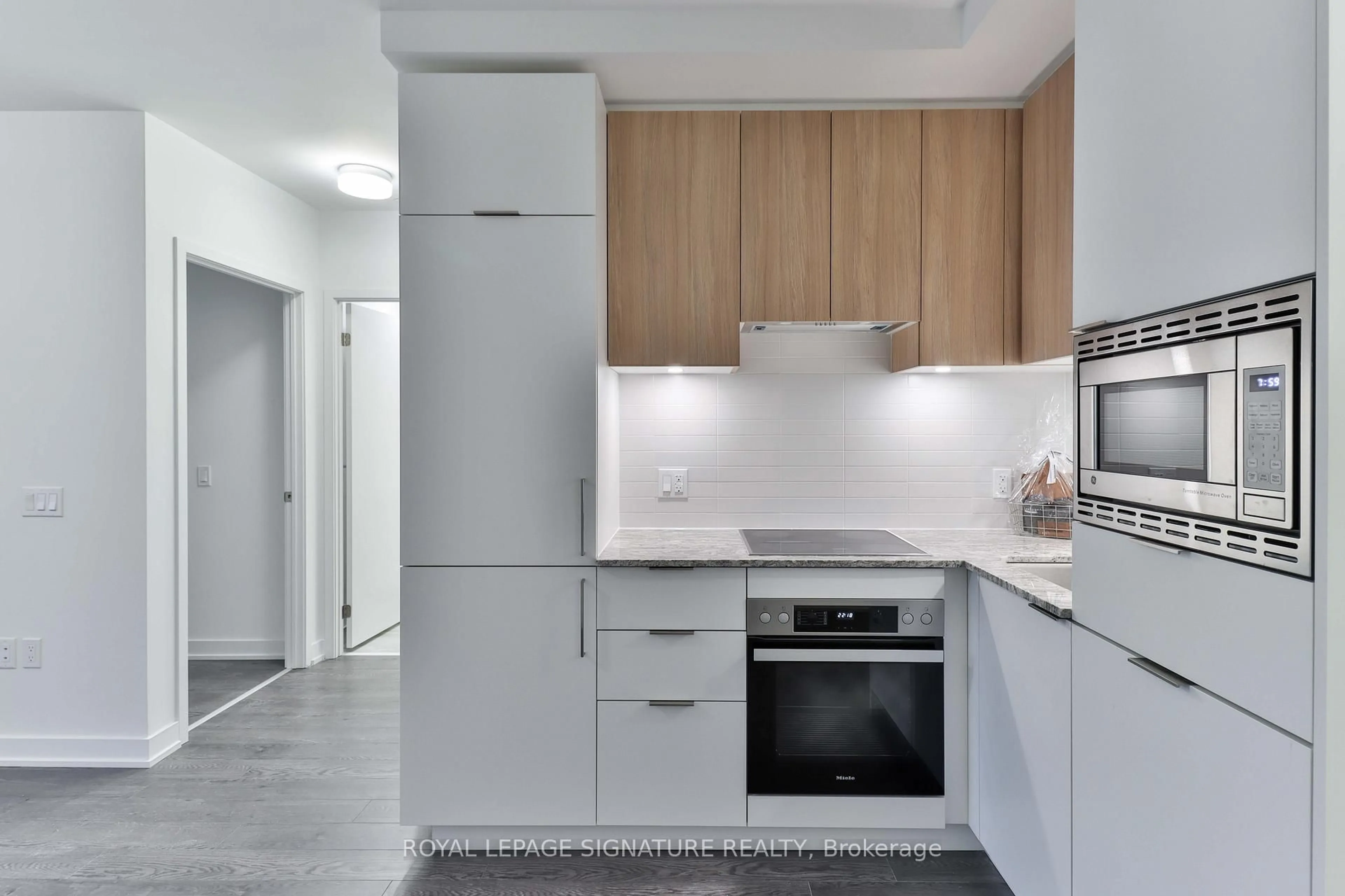 Standard kitchen, unknown for 50 O'Neill Rd #3205, Toronto Ontario M3C 0R1