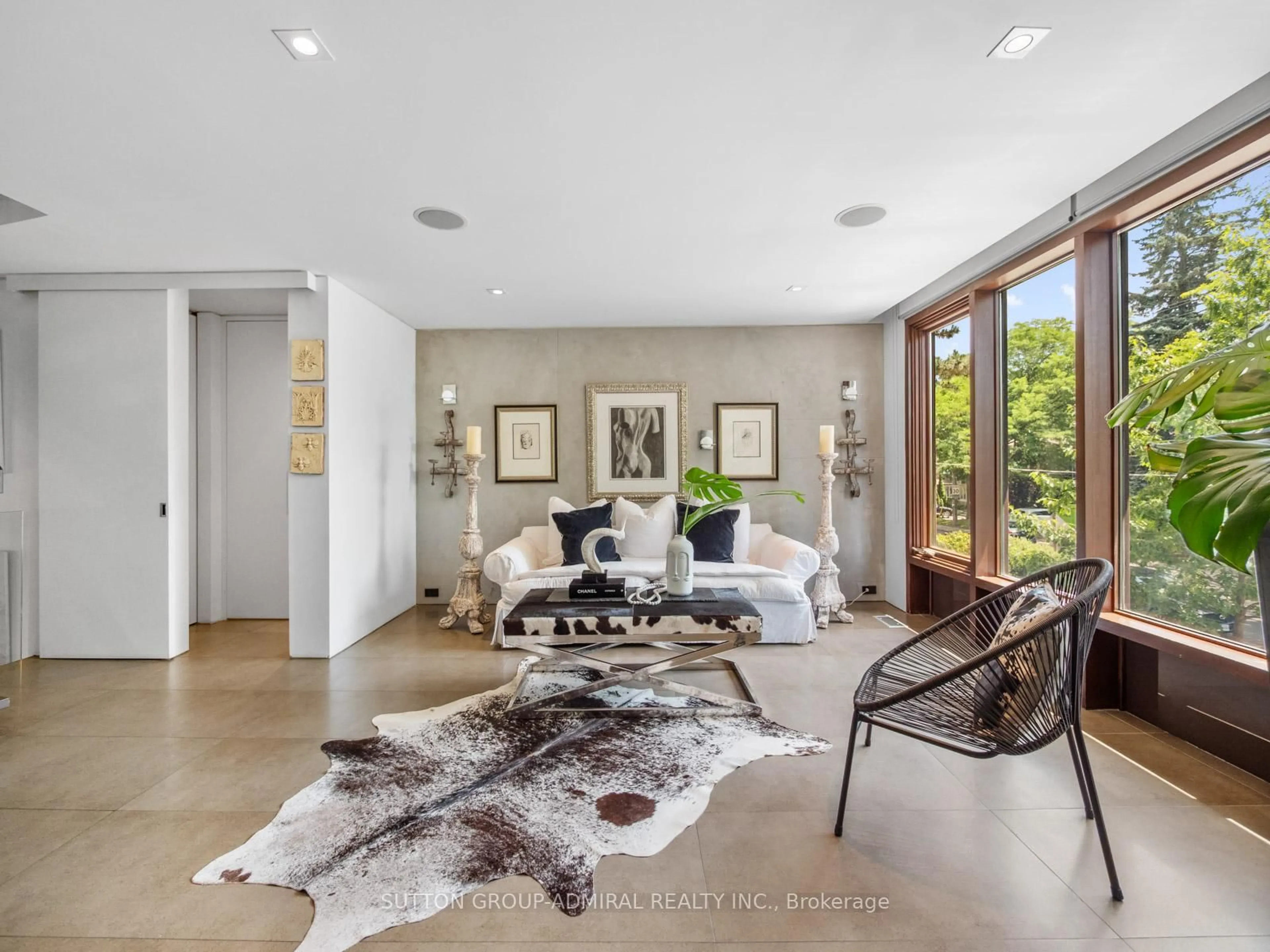 Living room with furniture, unknown for 416 Roselawn Ave, Toronto Ontario M5N 1J8