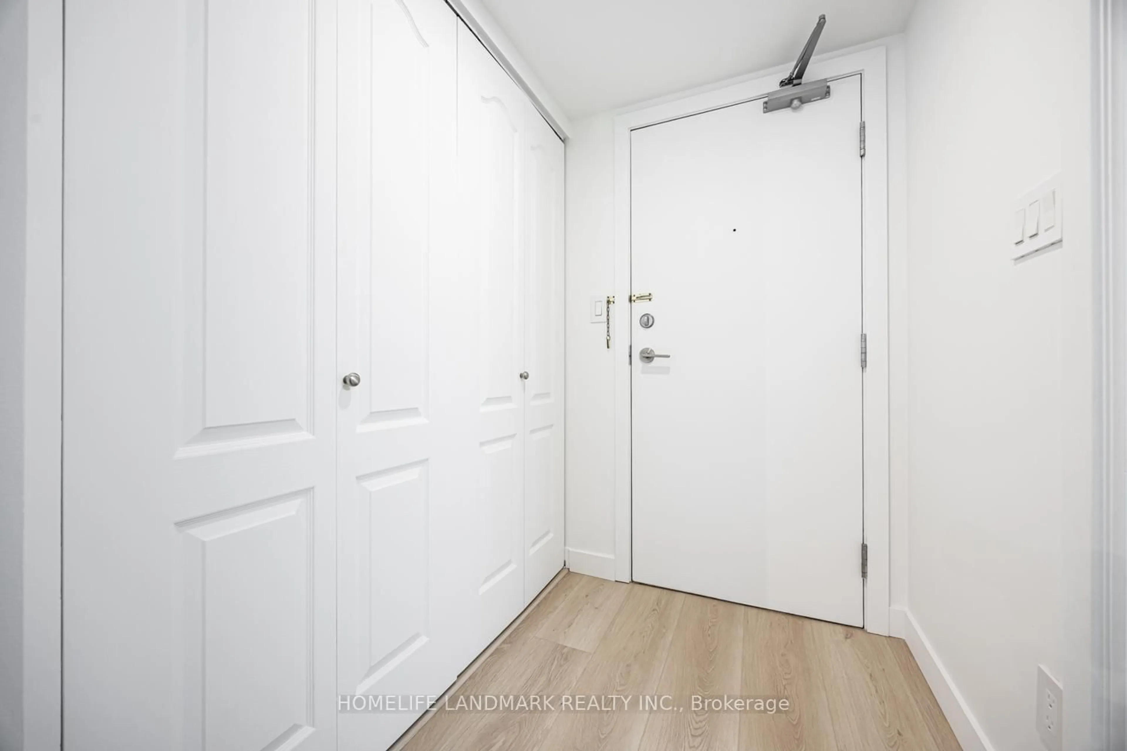 Indoor entryway for 2 Rean Dr #1010, Toronto Ontario M2K 3B8
