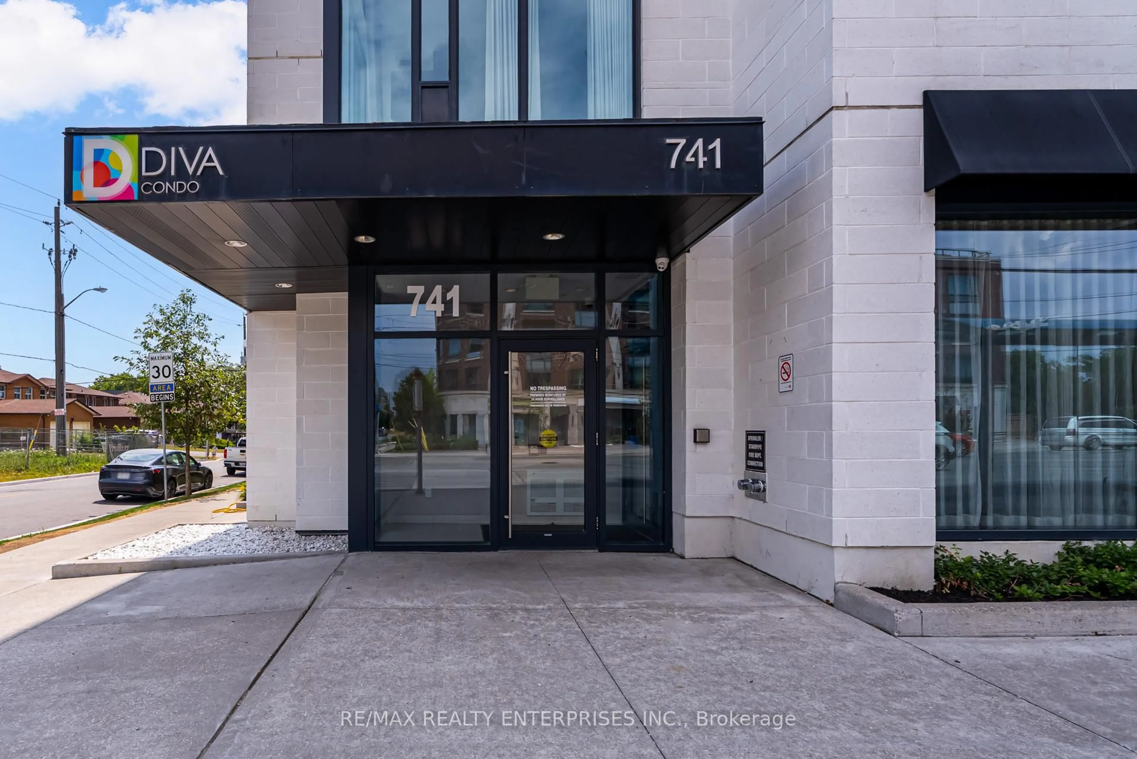 Indoor foyer for 741 Sheppard Ave #316, Toronto Ontario M3H 0C9