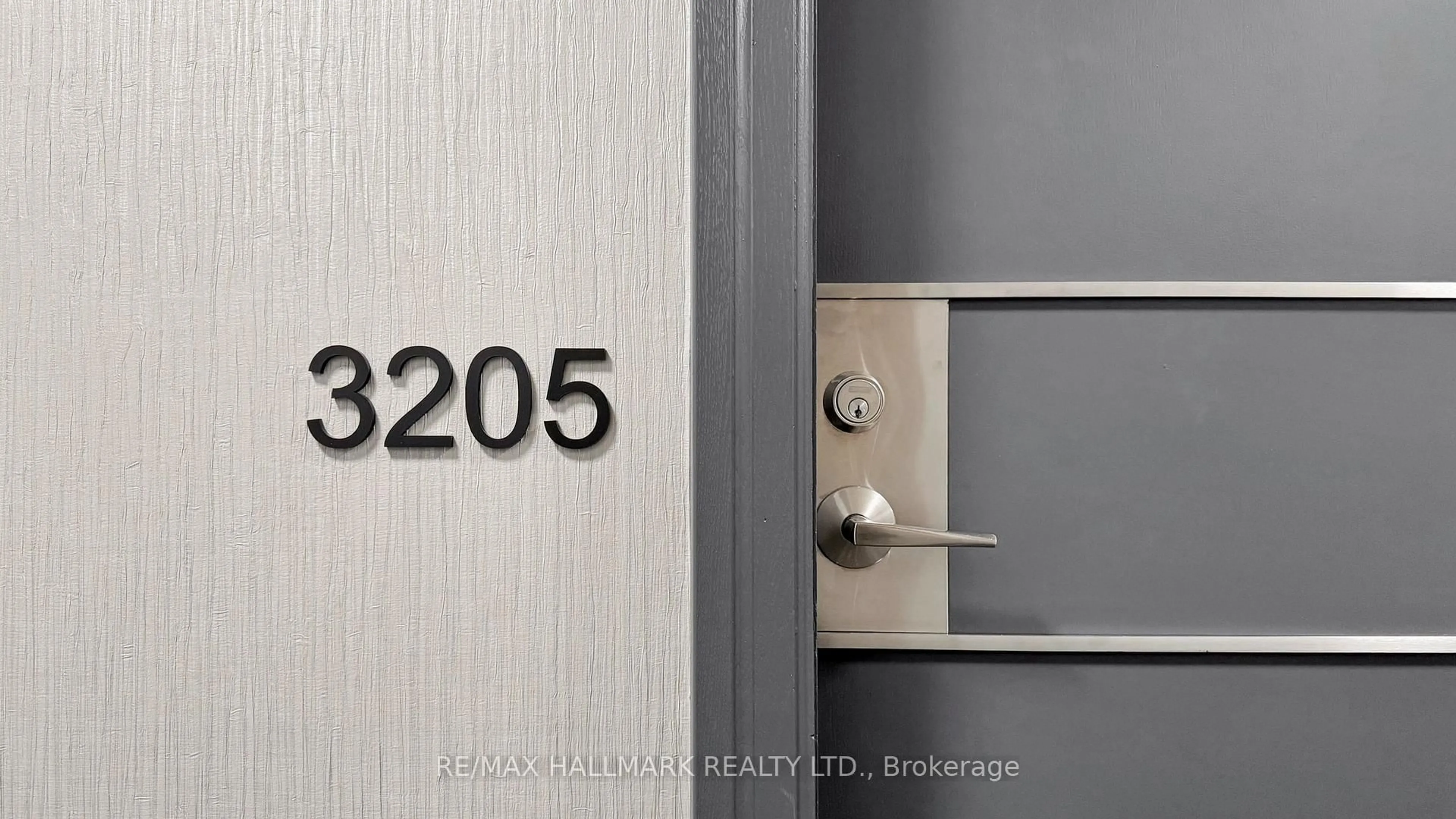 Indoor entryway for 30 Grand Trunk Cres #3205, Toronto Ontario M5J 3A4