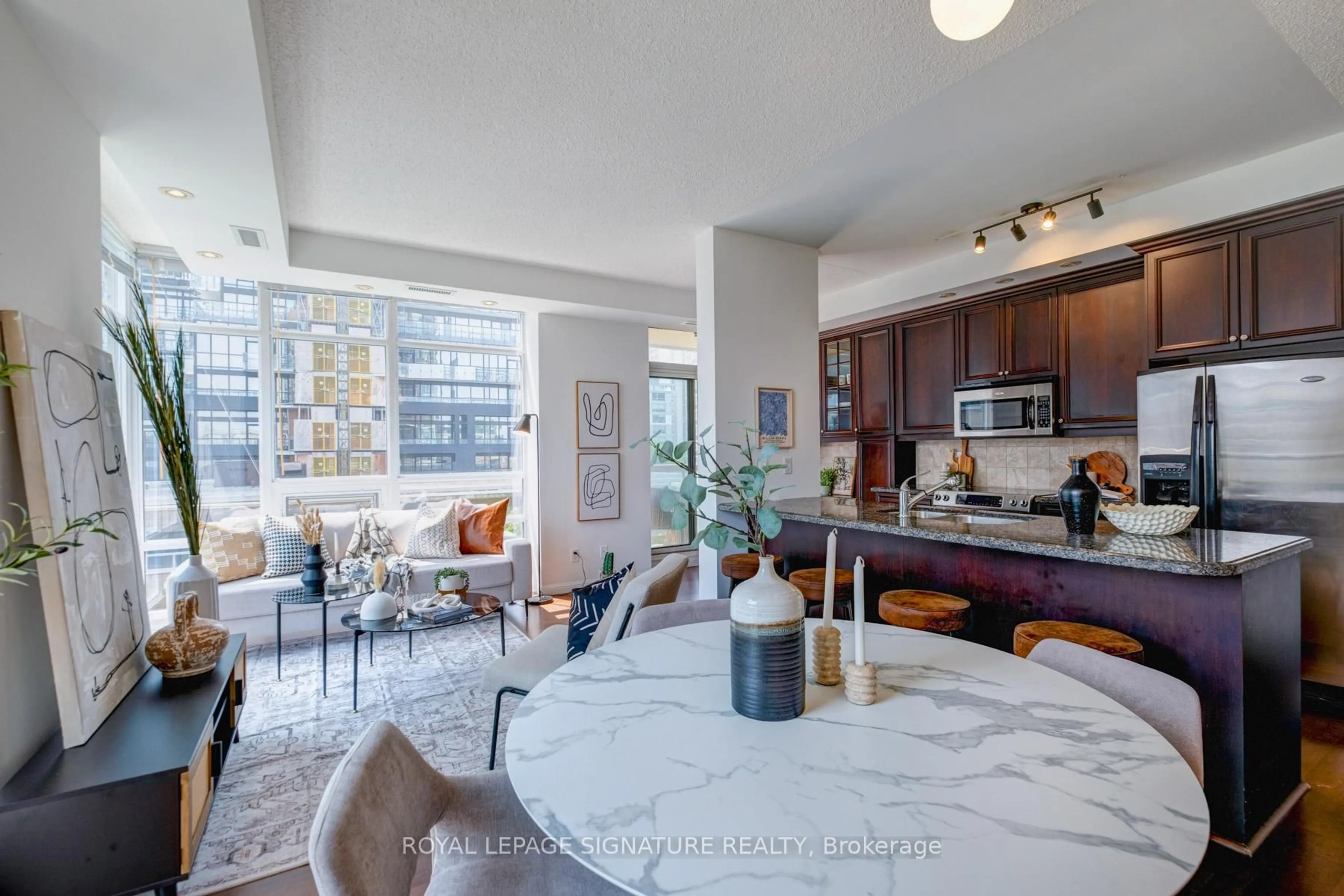 Open concept kitchen, unknown for 900 Mount Pleasant Rd #502, Toronto Ontario M4P 3J9