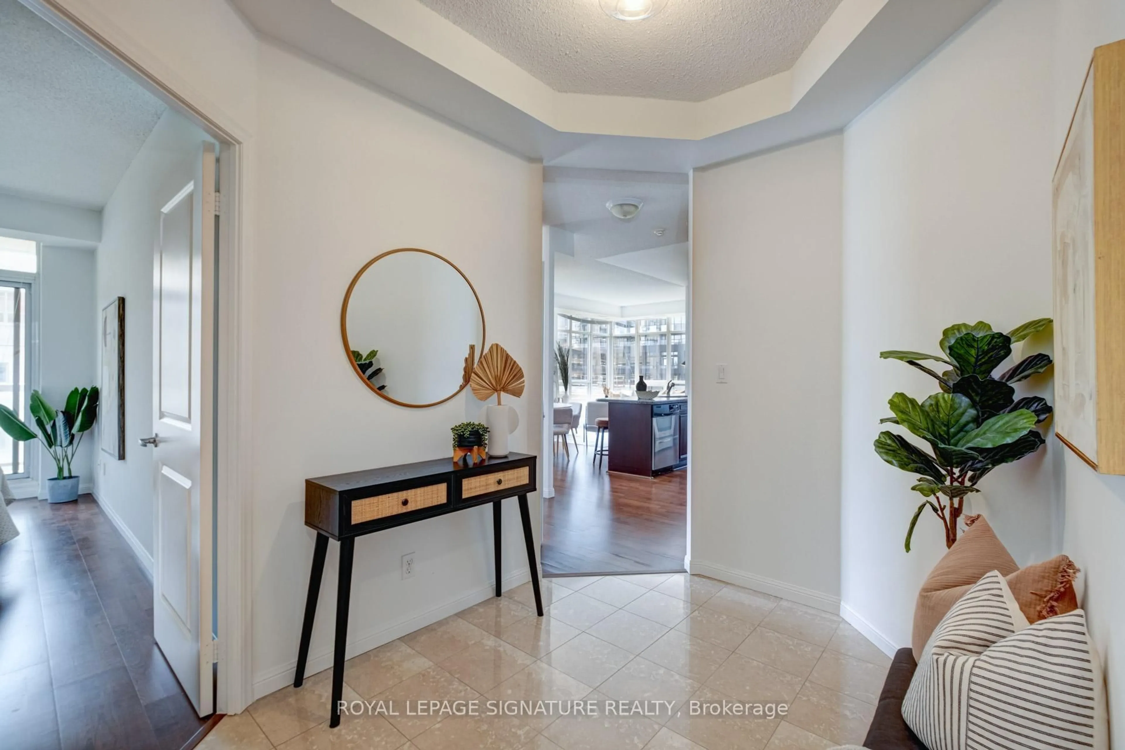 Indoor entryway for 900 Mount Pleasant Rd #502, Toronto Ontario M4P 3J9