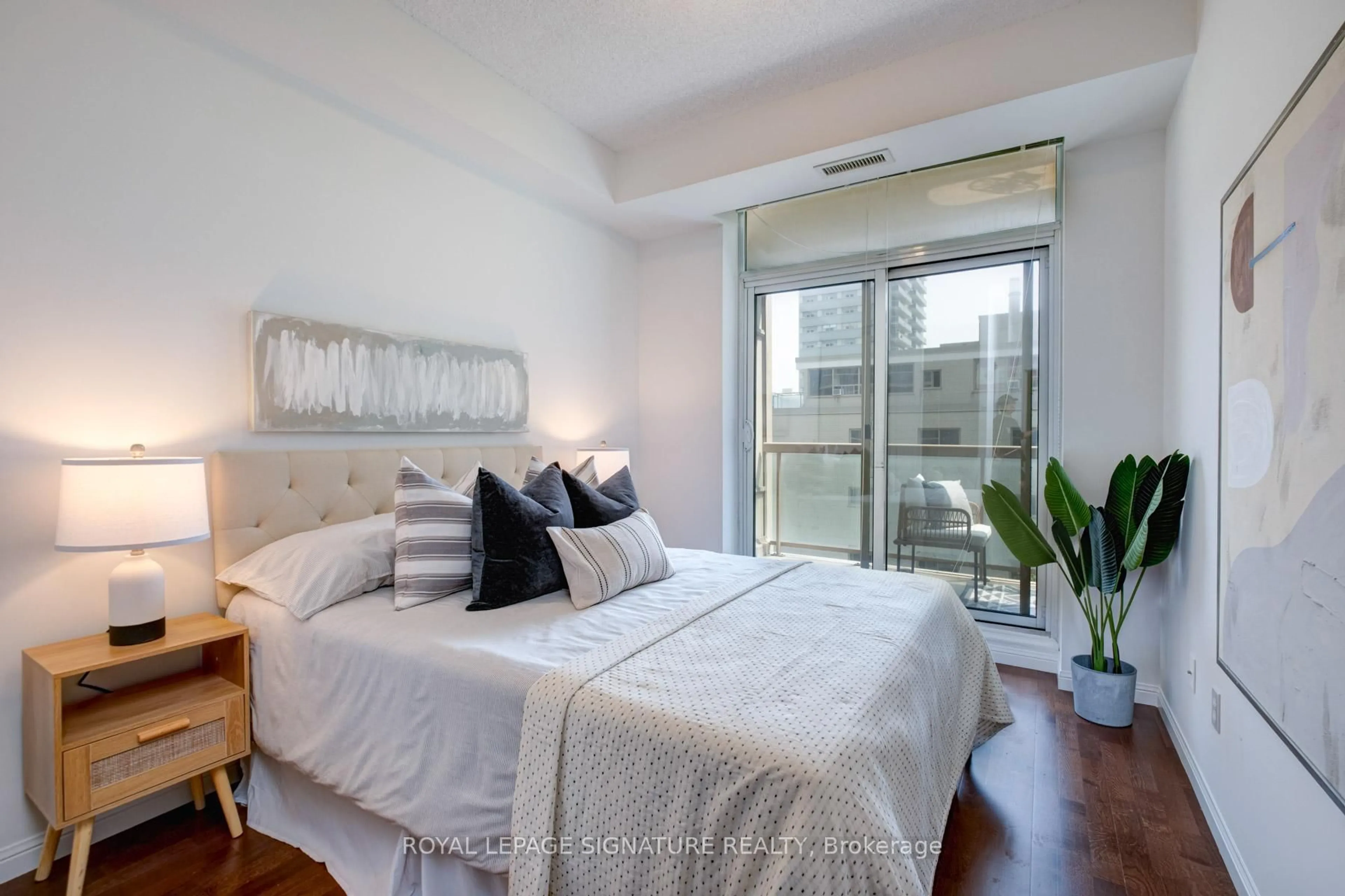 Bedroom with bed, unknown for 900 Mount Pleasant Rd #502, Toronto Ontario M4P 3J9