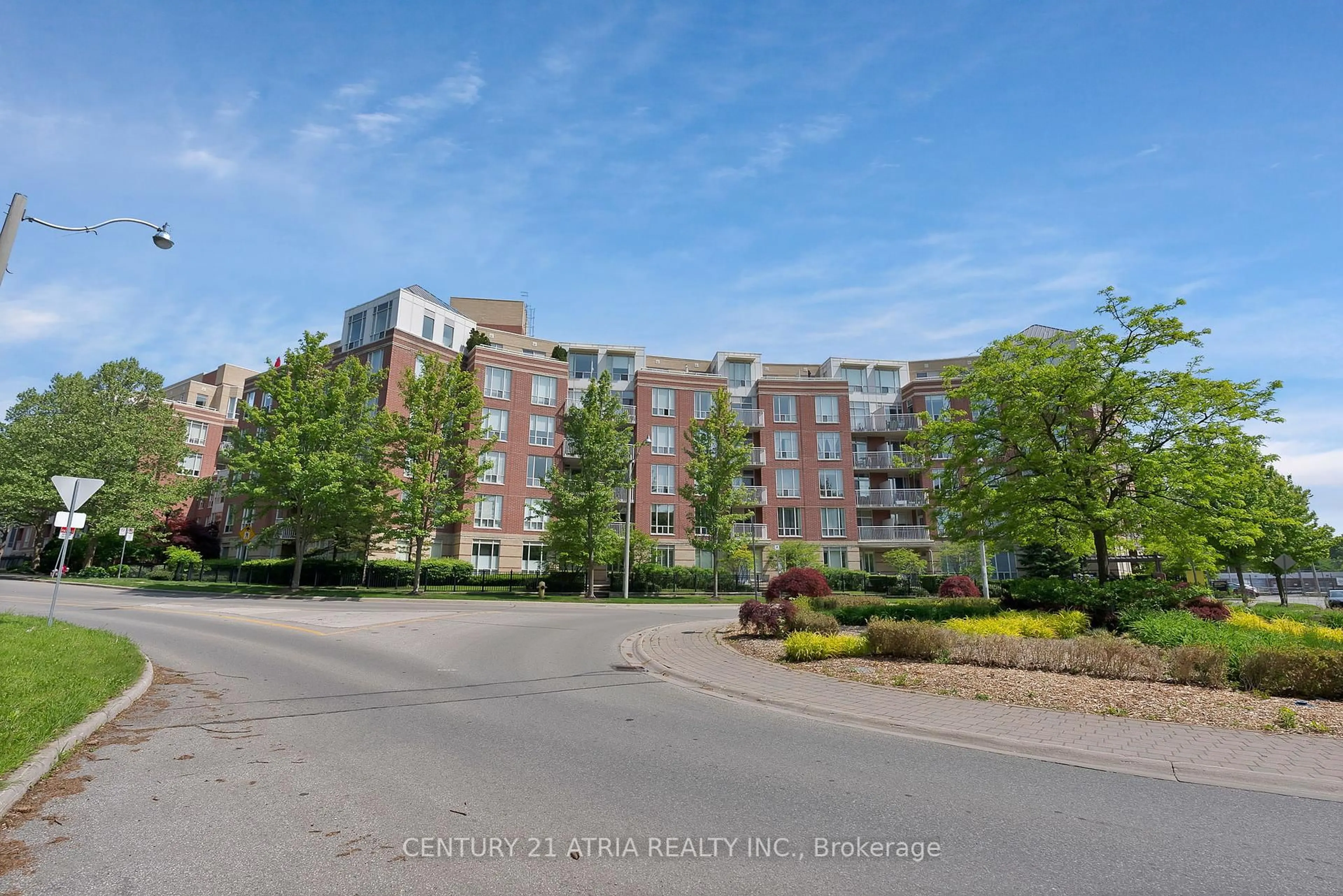 A pic from outside/outdoor area/front of a property/back of a property/a pic from drone, unknown for 455 Rosewell Ave #204, Toronto Ontario M4R 2H9