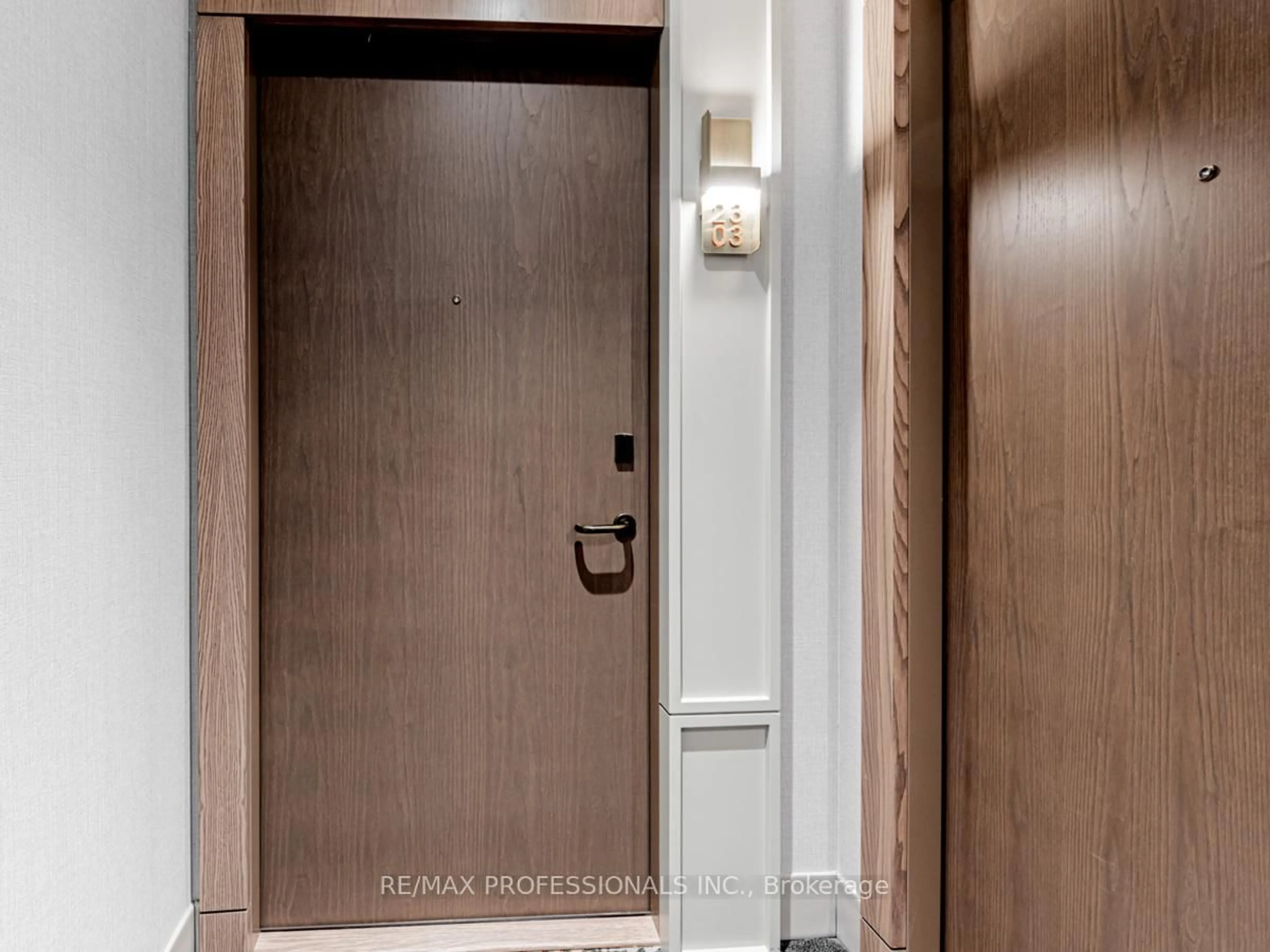 Indoor entryway for 30 Inn On The Park Dr #2303, Toronto Ontario M3C 0P7