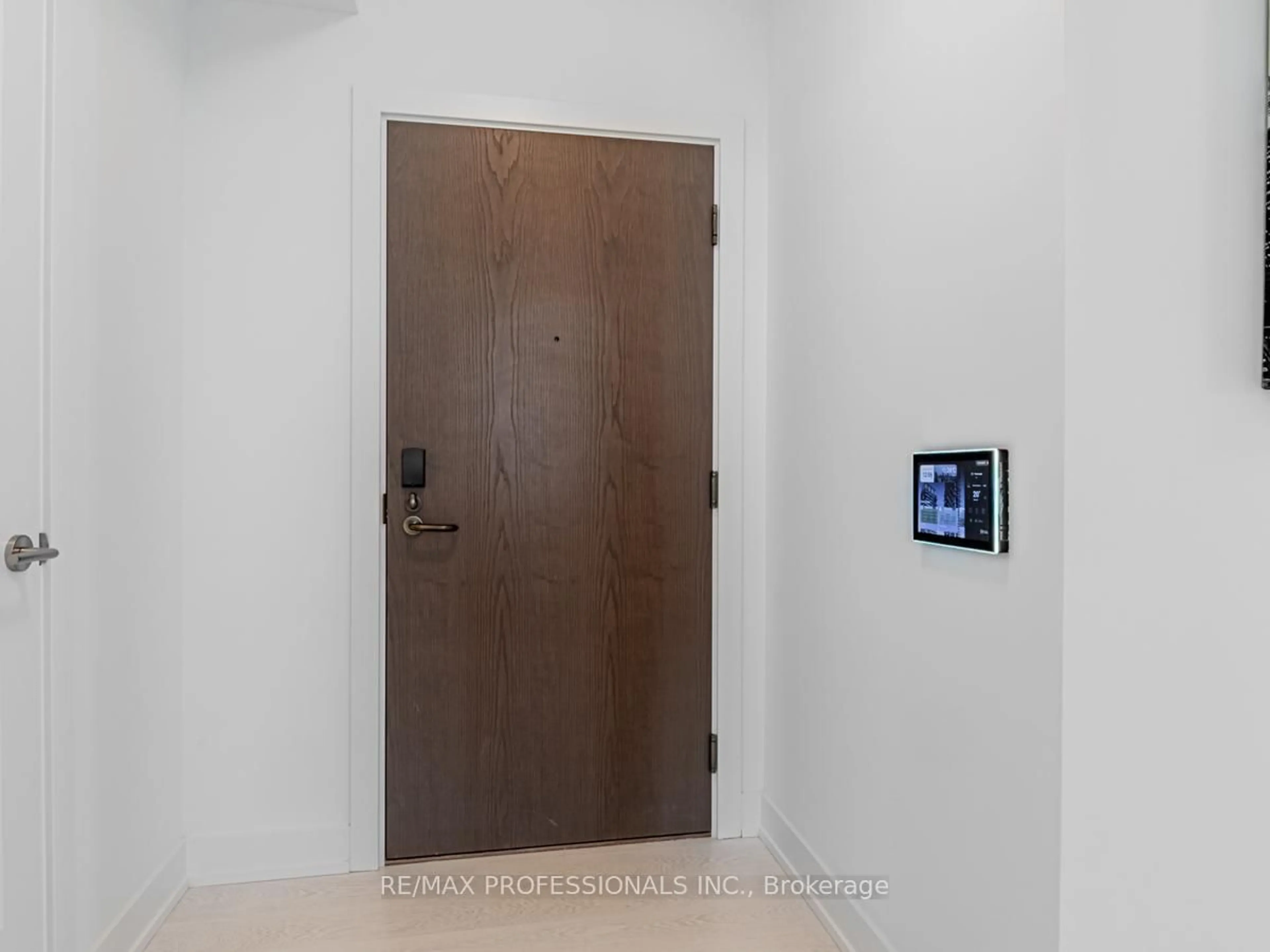 Indoor entryway for 30 Inn On The Park Dr #2303, Toronto Ontario M3C 0P7