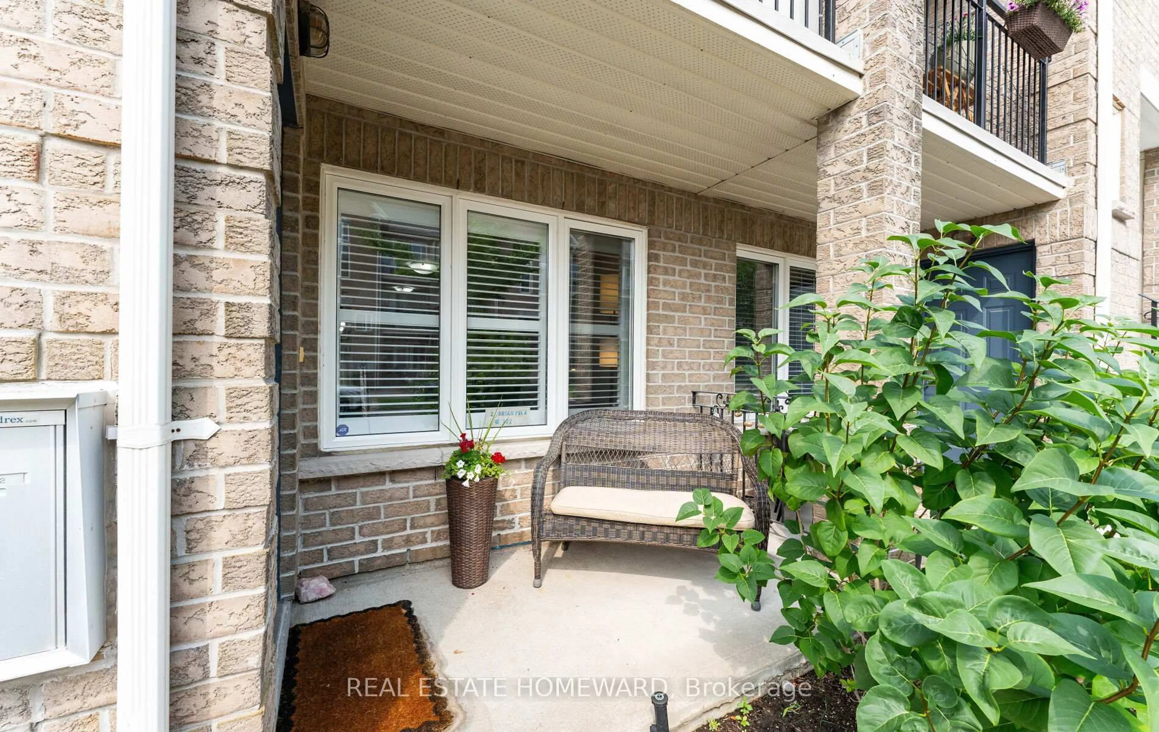 Patio, street for 2 Brian Peck Cres #102, Toronto Ontario M4G 4K4