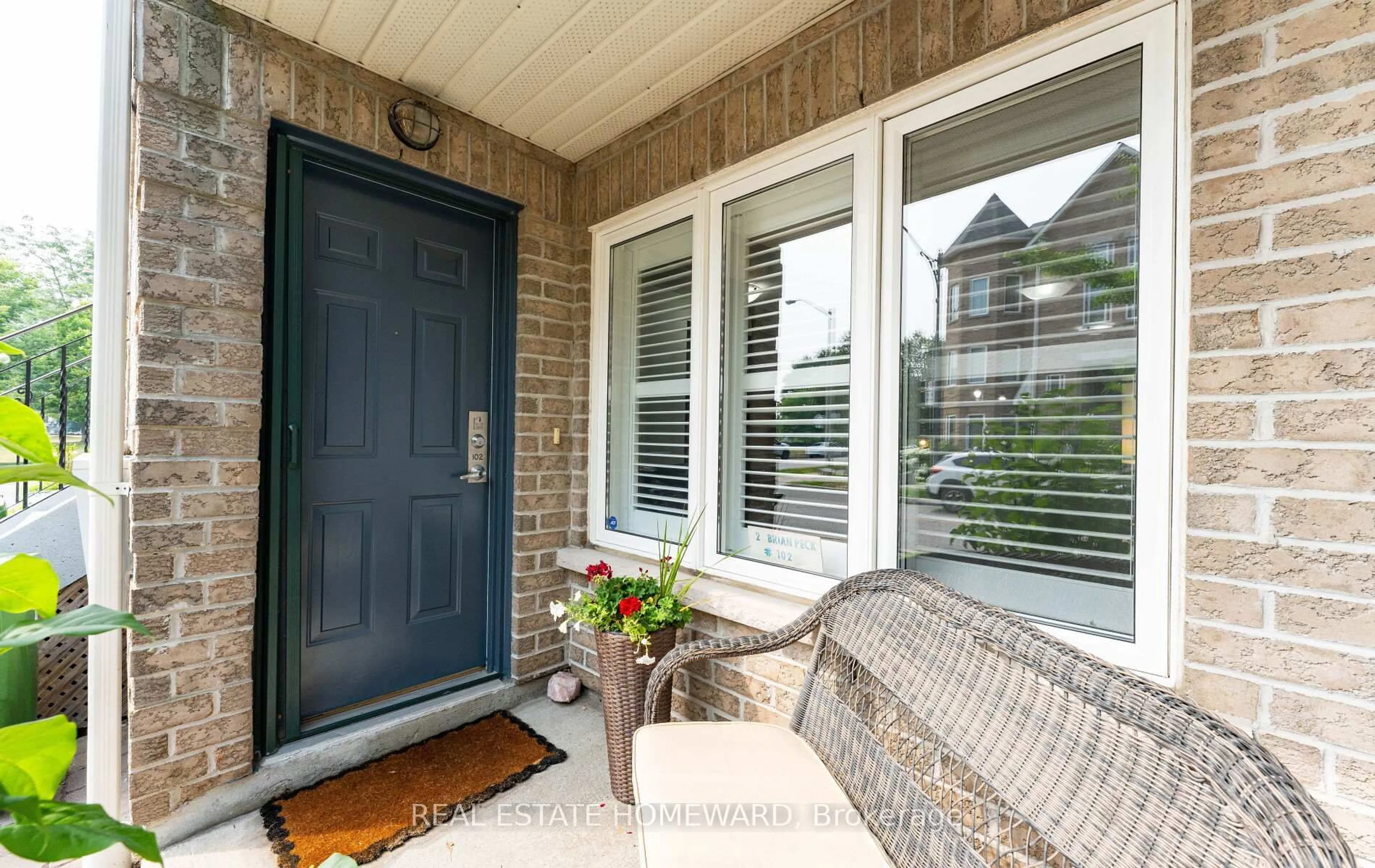 Indoor entryway for 2 Brian Peck Cres #102, Toronto Ontario M4G 4K4