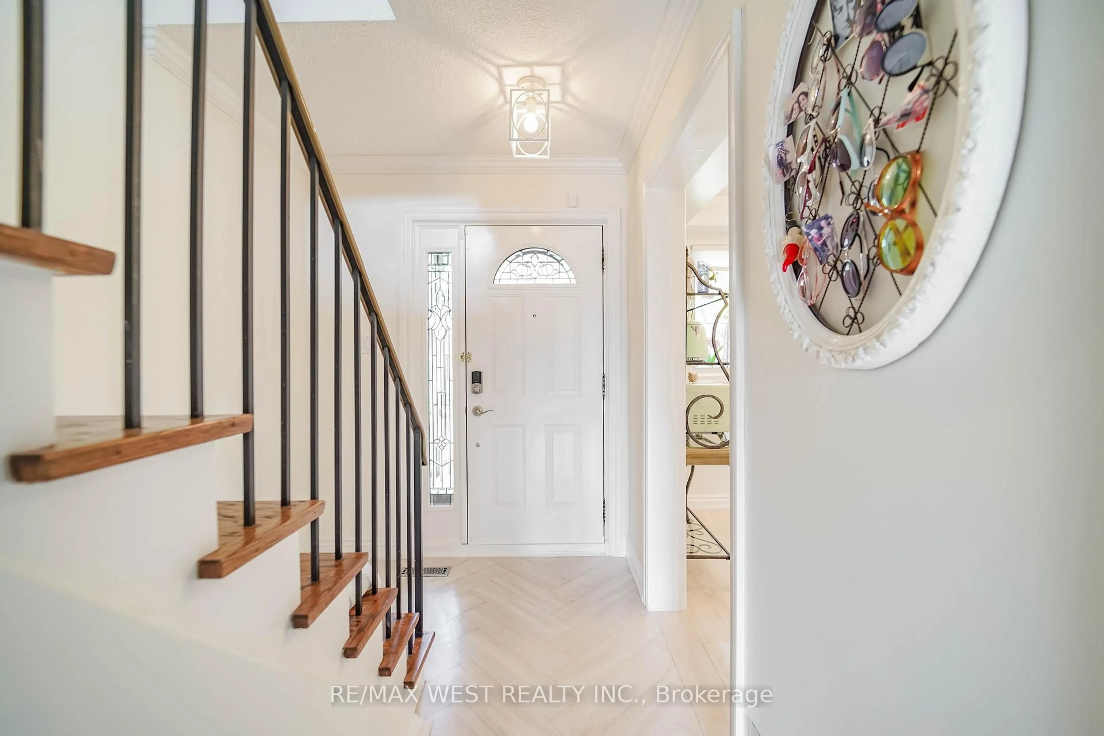 Indoor entryway for 6 Yetta Shepway #10, Toronto Ontario M2J 1X9
