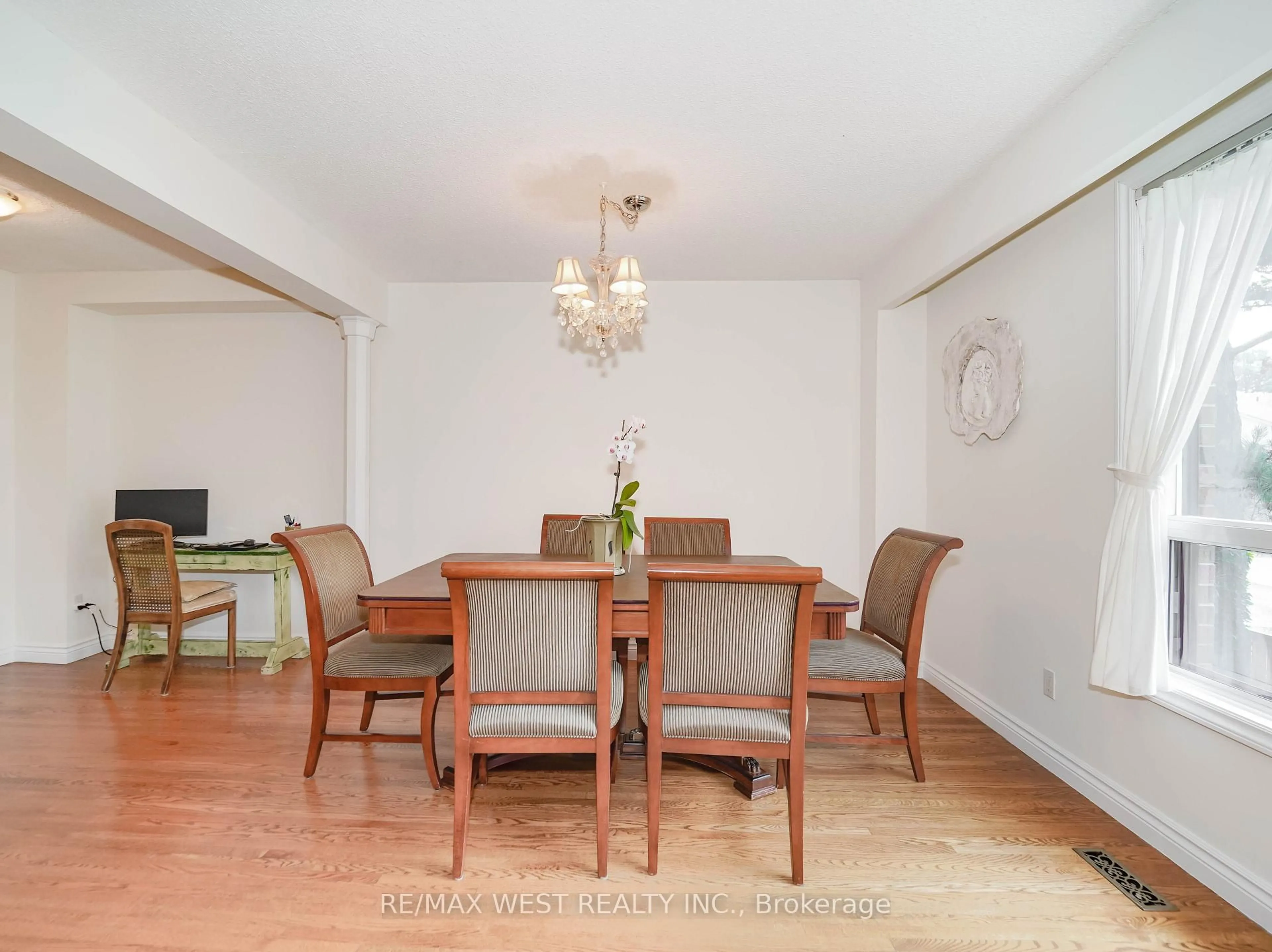 Dining room, wood/laminate floor for 6 Yetta Shepway #10, Toronto Ontario M2J 1X9