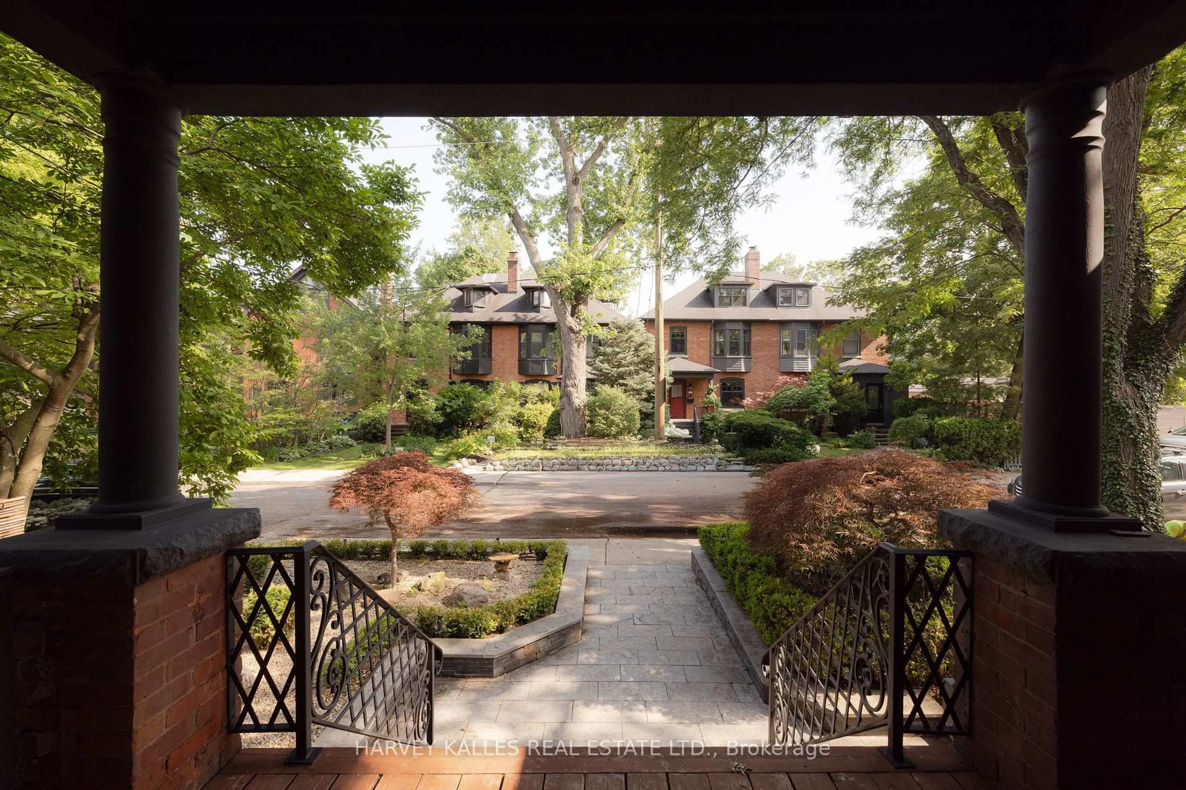 Patio, unknown for 26 McMaster Ave, Toronto Ontario M4V 1A9