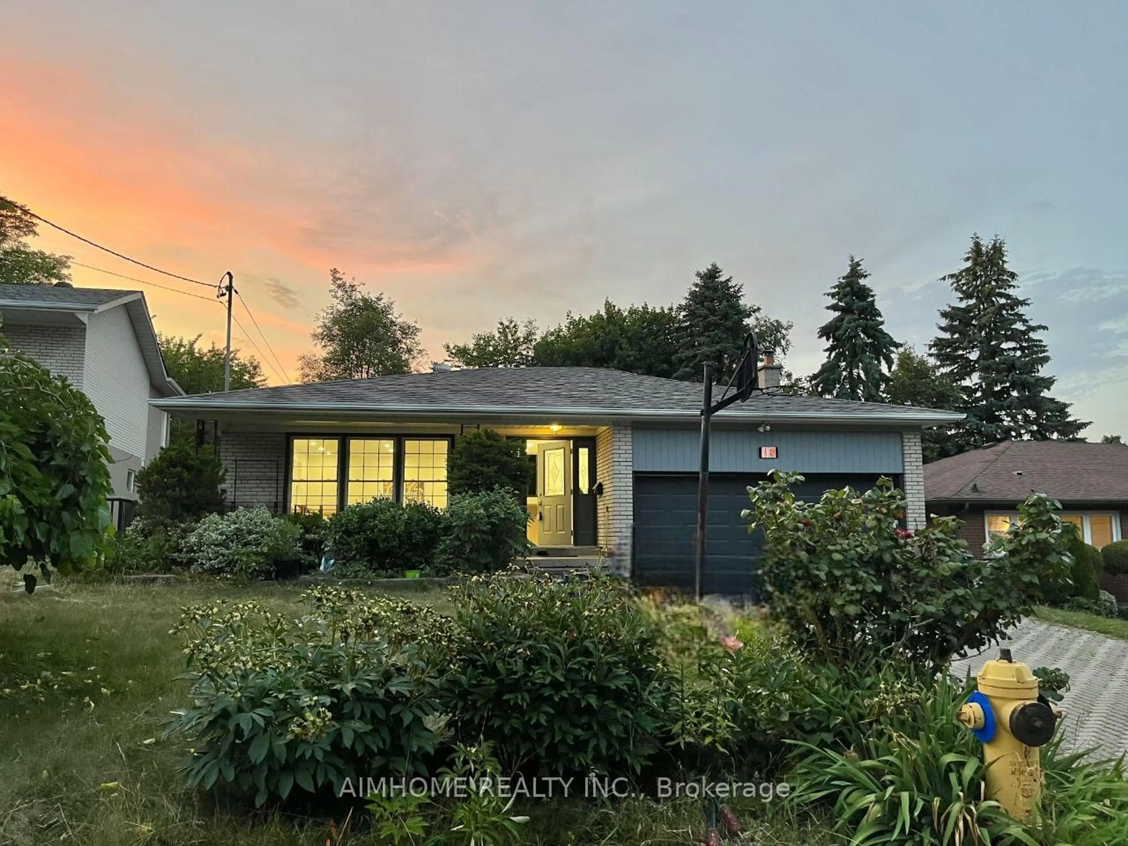 A pic from outside/outdoor area/front of a property/back of a property/a pic from drone, street for 18 Colonnade Rd, Toronto Ontario M2K 2L5