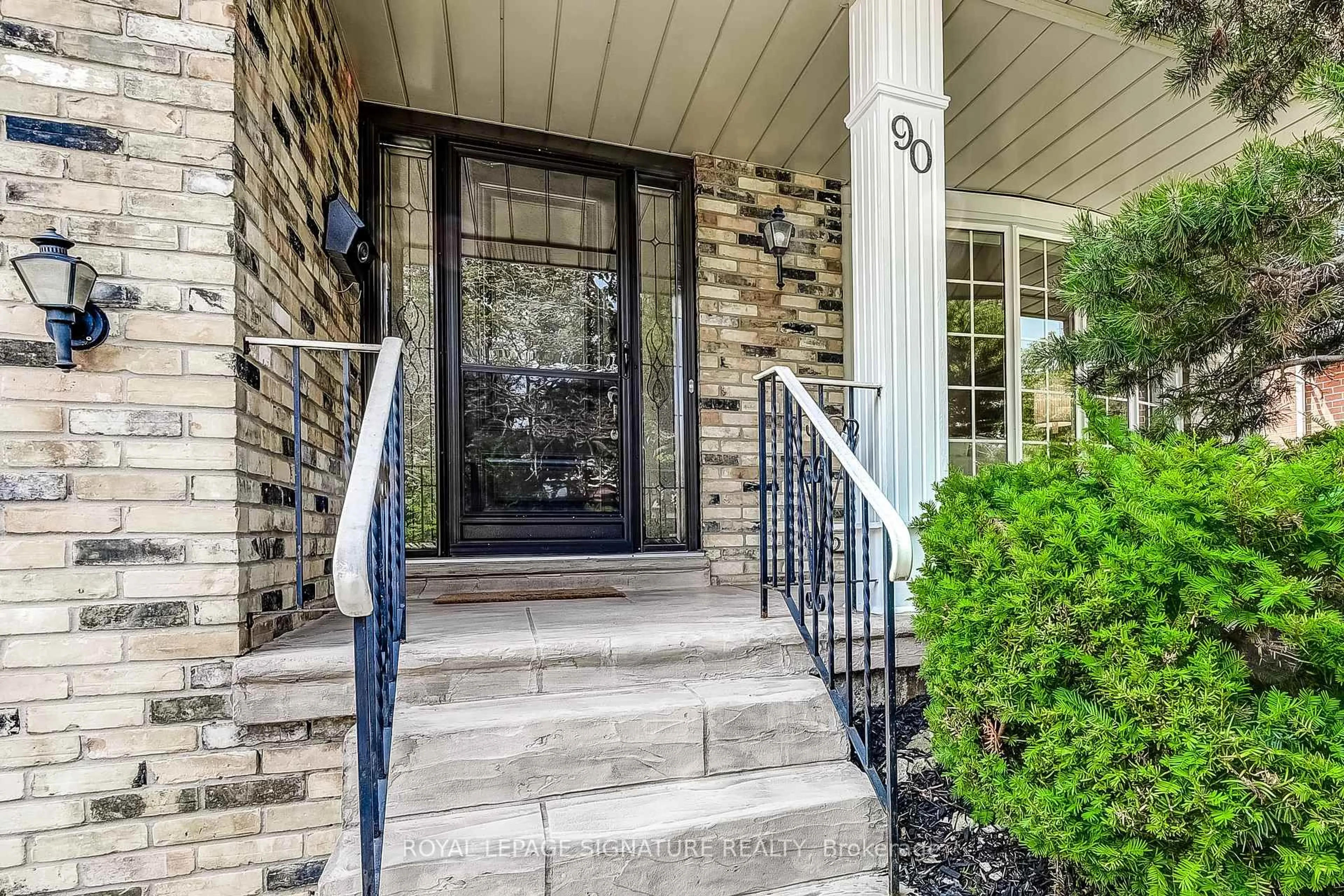 Indoor entryway for 90 Whitehorn Cres, Toronto Ontario M2J 3B2