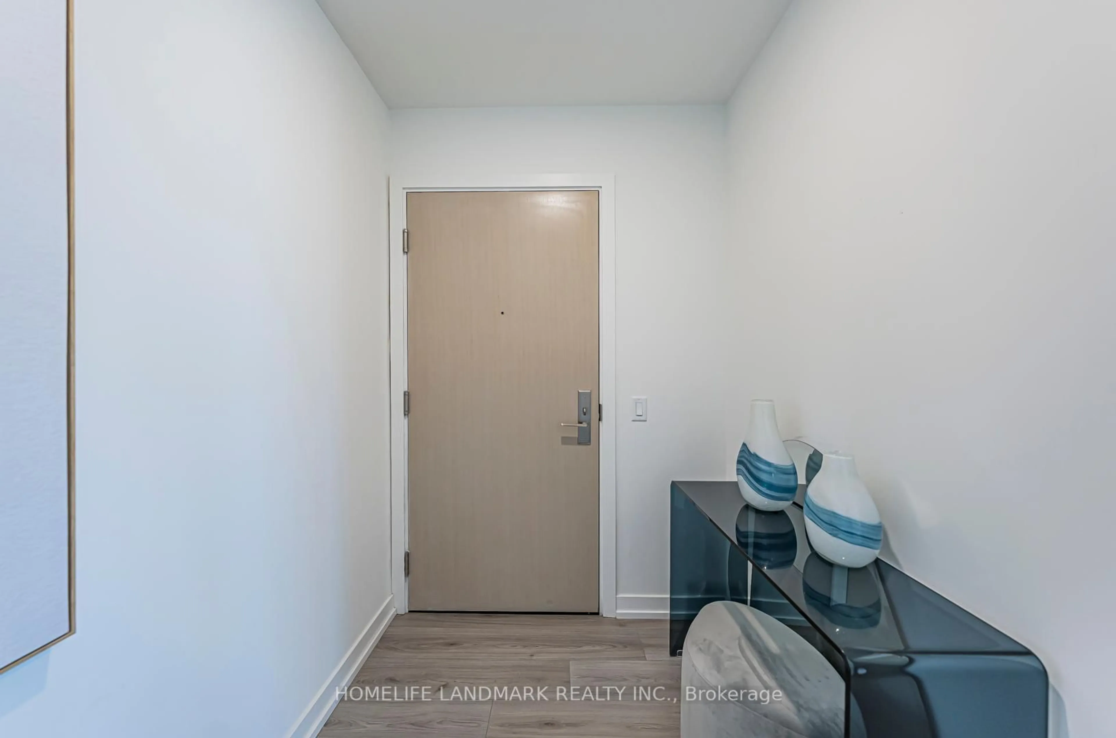 Indoor entryway for 395 Bloor St #5502, Toronto Ontario M4W 1H7