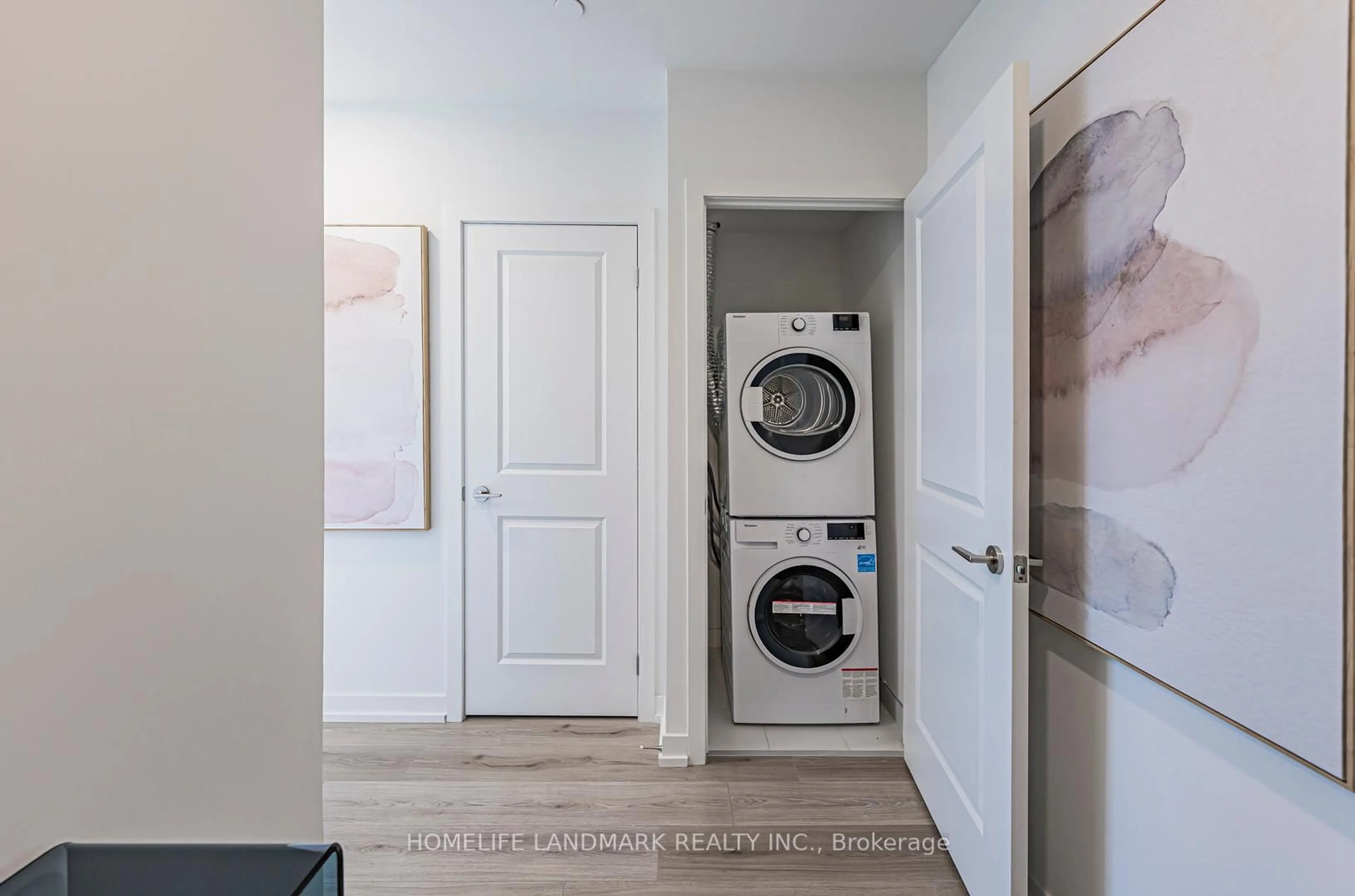 Laundry room for 395 Bloor St #5502, Toronto Ontario M4W 1H7