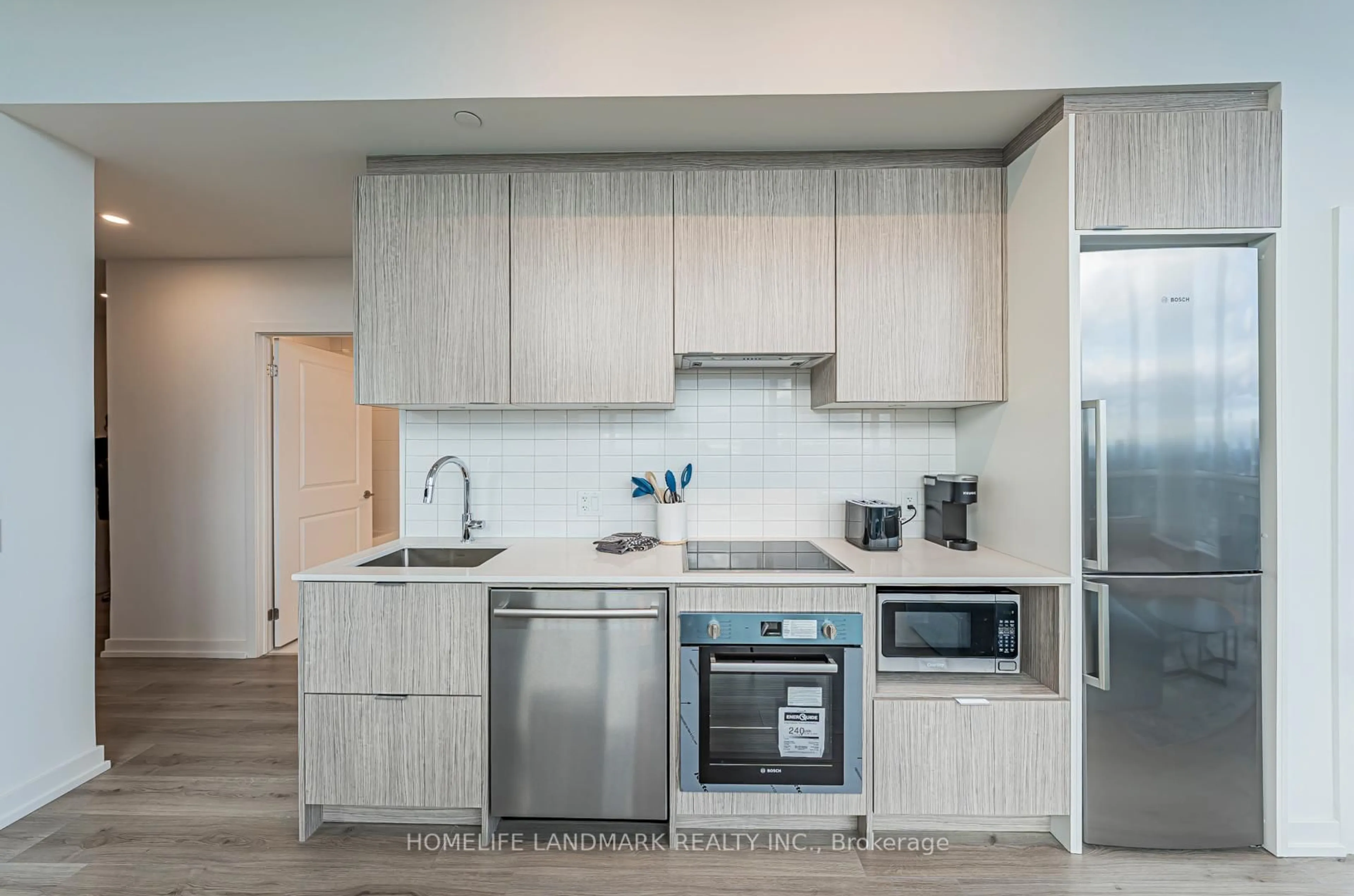 Standard kitchen, unknown for 395 Bloor St #5502, Toronto Ontario M4W 1H7