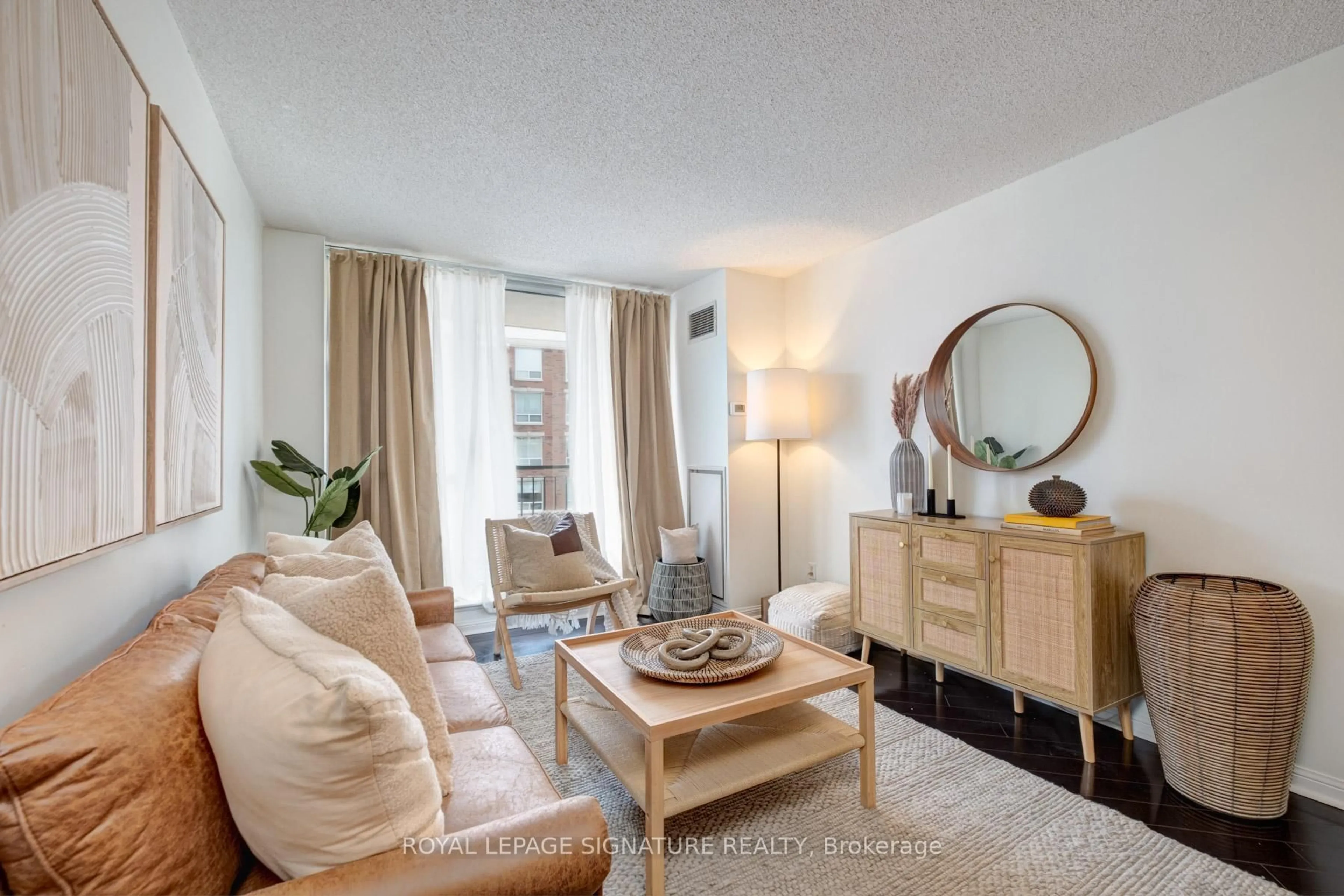 Living room with furniture, unknown for 3130 Yonge St #401, Toronto Ontario M4N 2K6