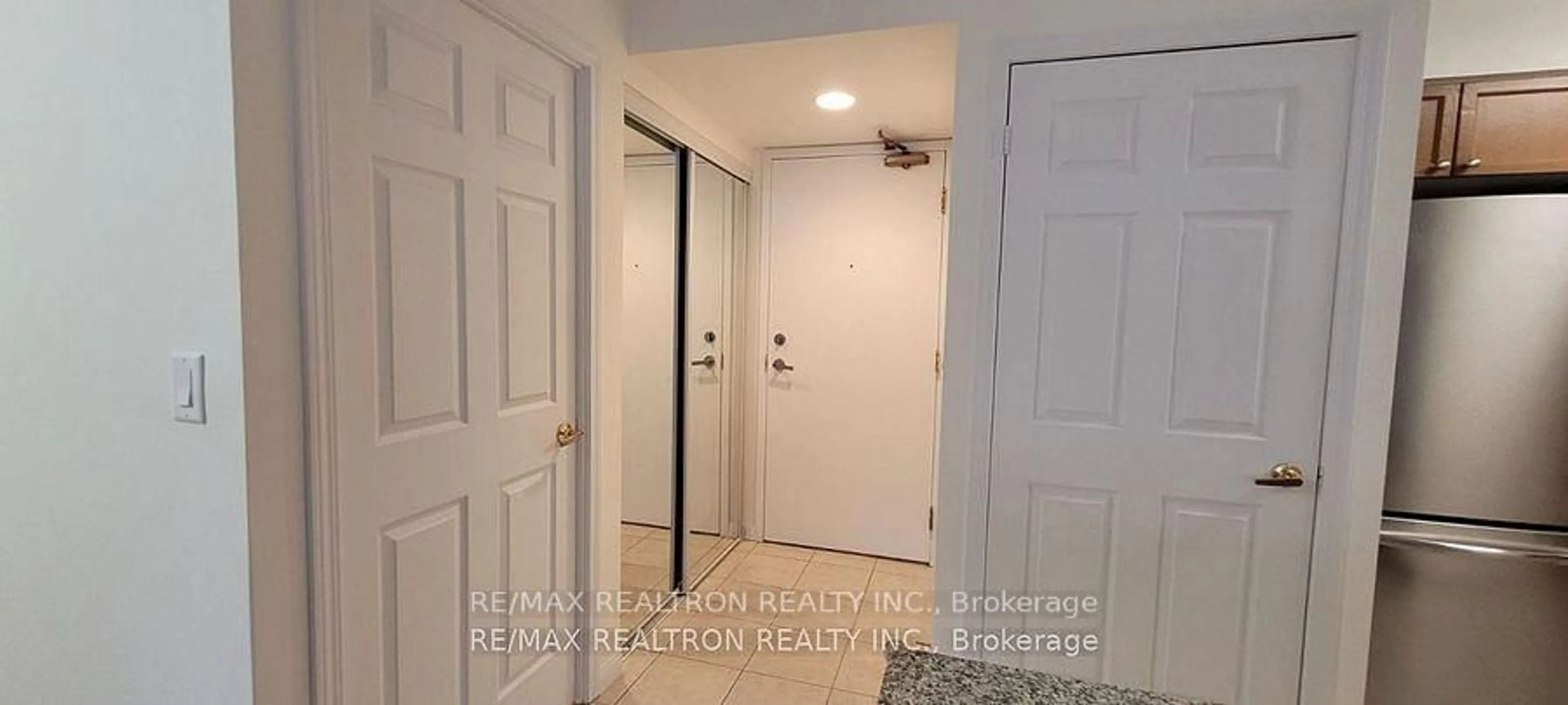 Indoor entryway for 5940 Yonge St #510, Toronto Ontario M2M 4M6