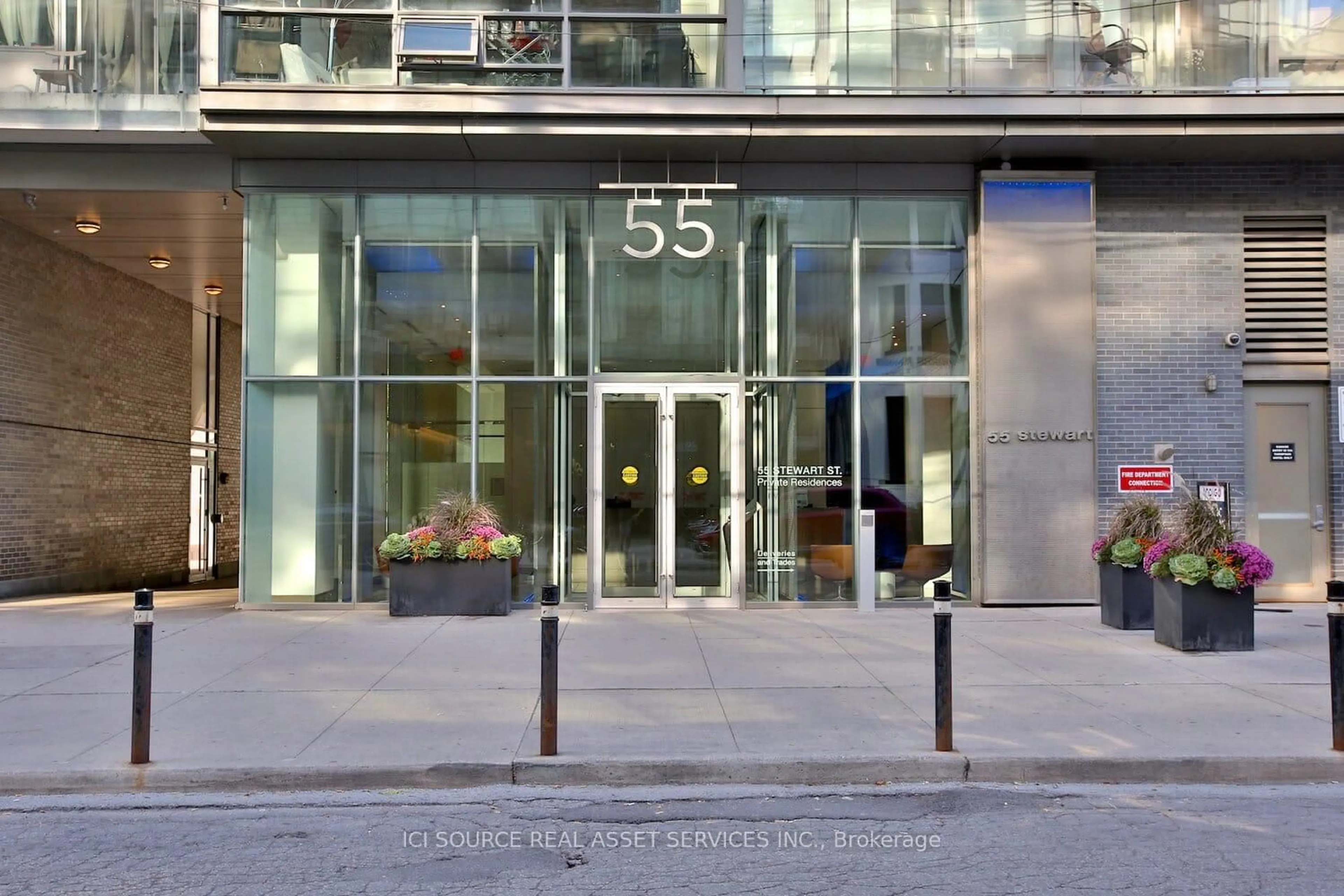 Indoor foyer for 55 Stewart St #123, Toronto Ontario M5V 2V1