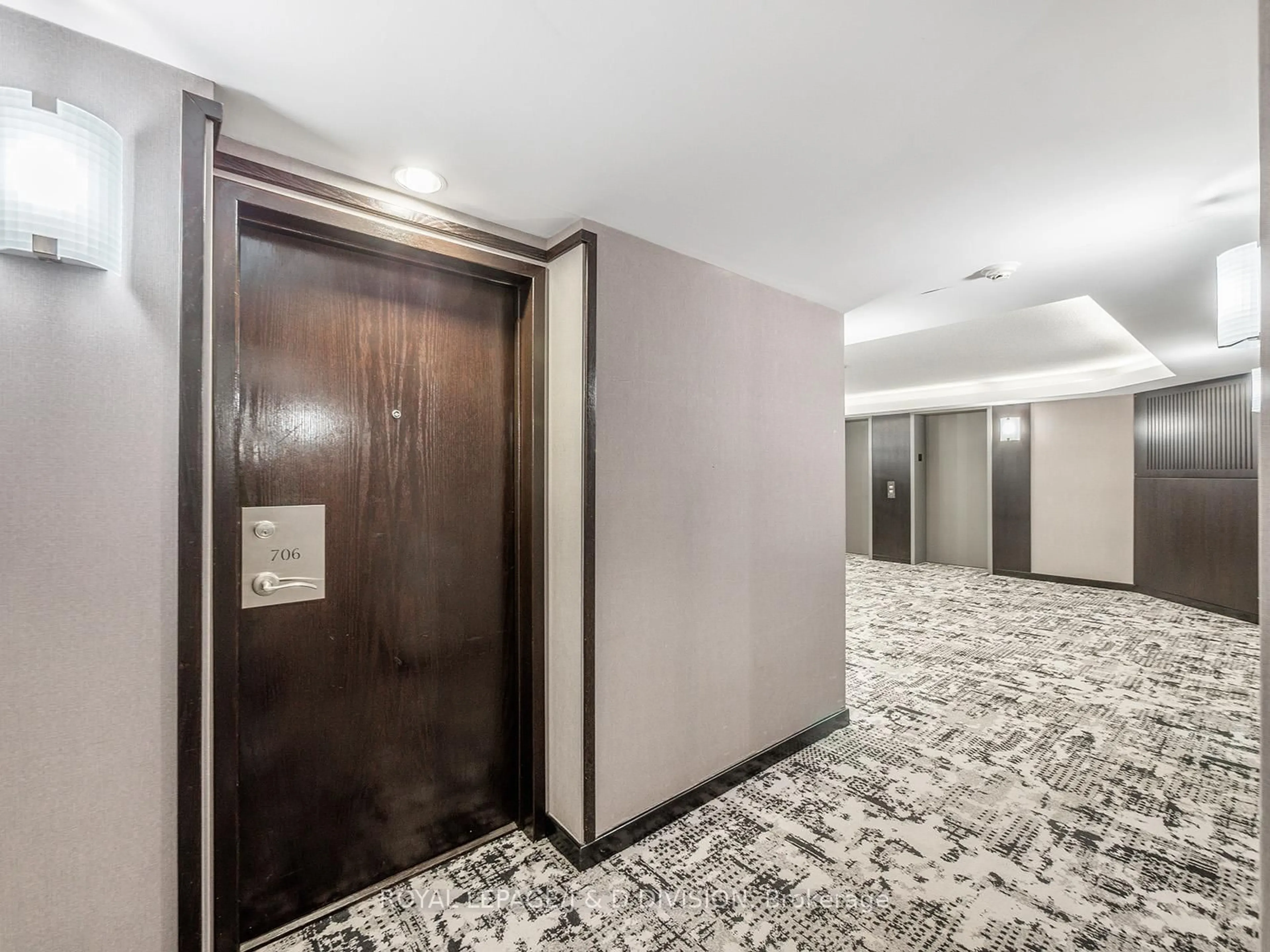 Indoor foyer for 10 Queens Quay #706, Toronto Ontario M5J 2R9