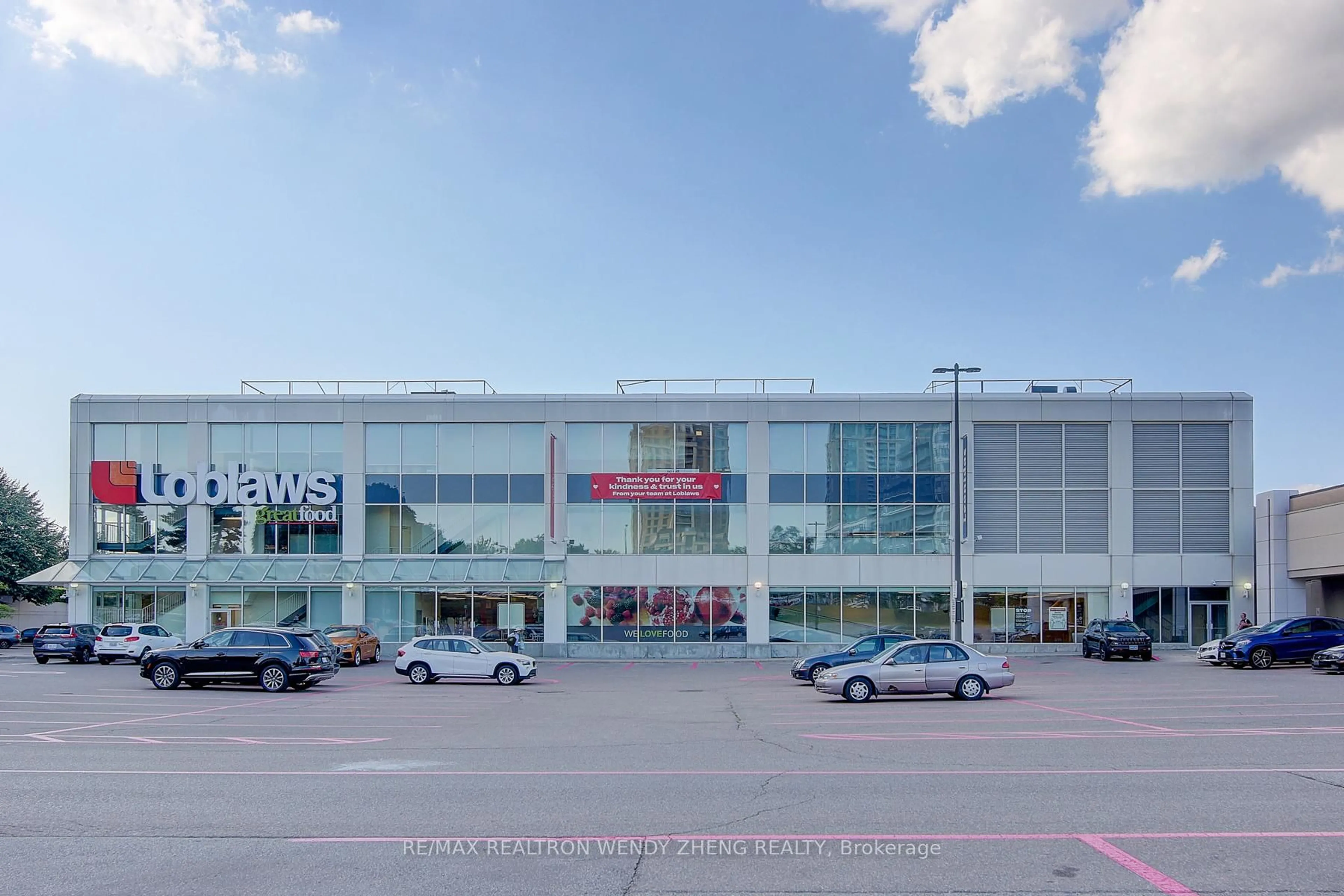 Indoor foyer for 2885 Bayview Ave #313, Toronto Ontario M2K 0A3