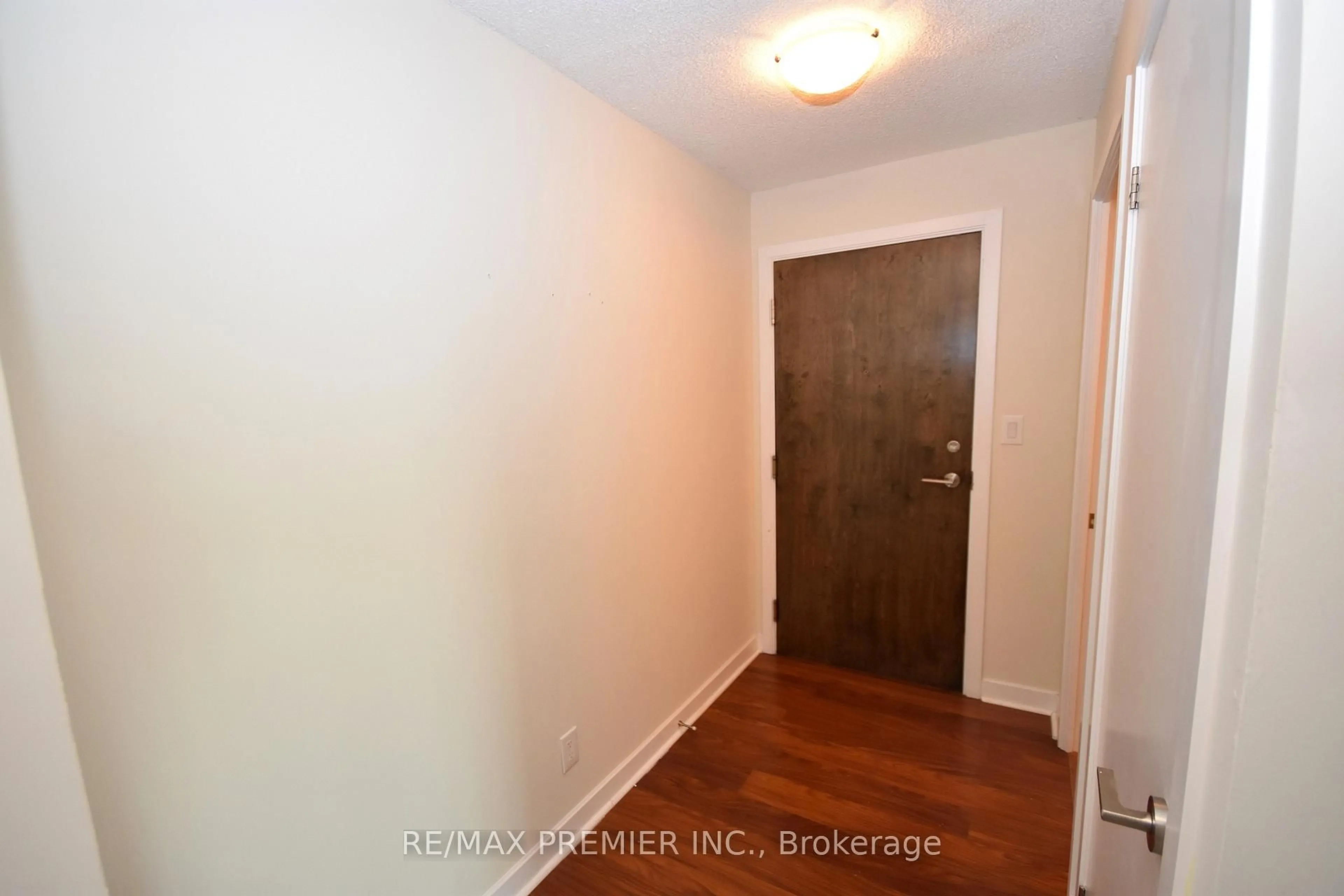 Indoor entryway for 33 Bay St #1208, Toronto Ontario M5J 2Z3