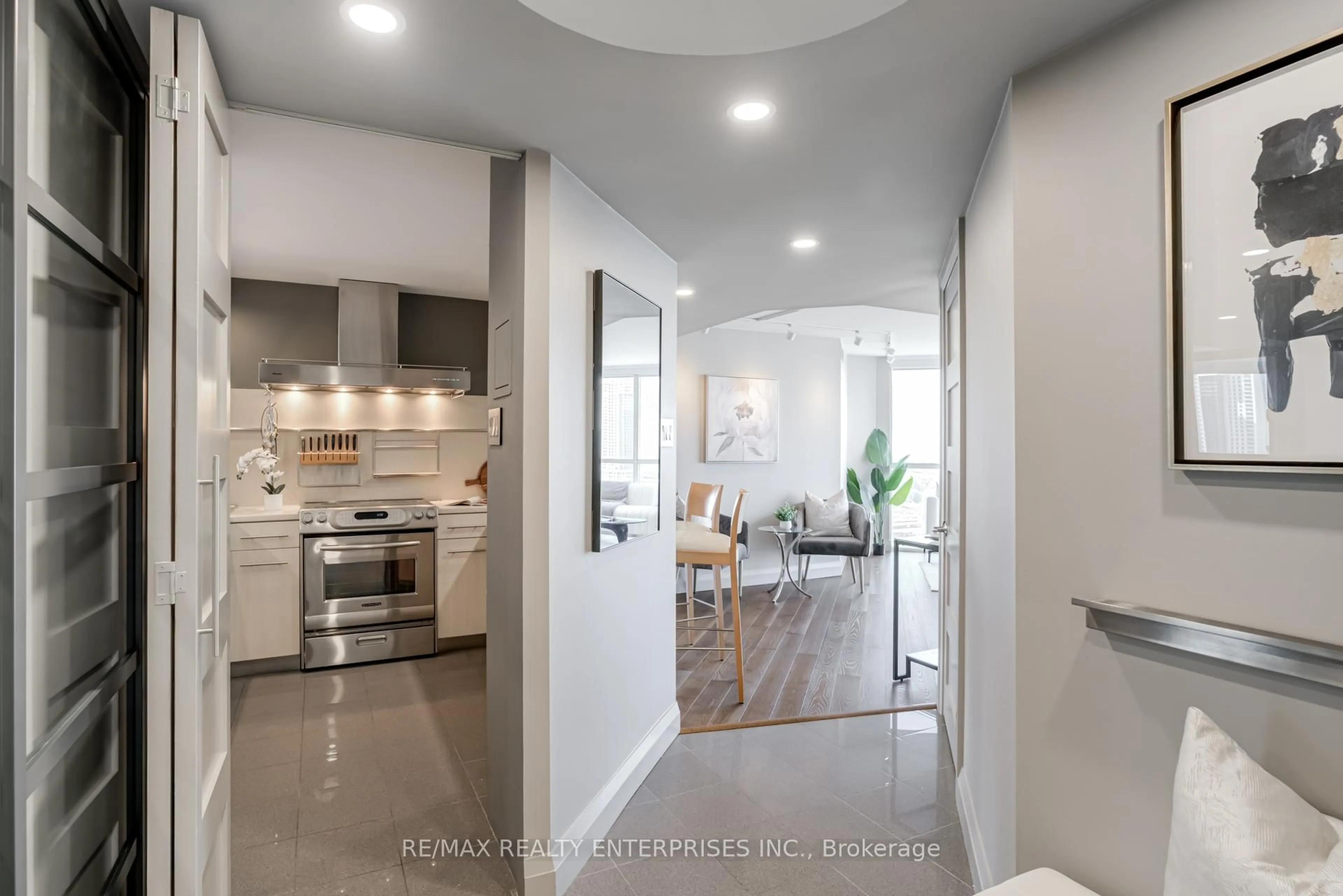 Open concept kitchen, ceramic/tile floor for 705 King St #1915, Toronto Ontario M5V 2W8