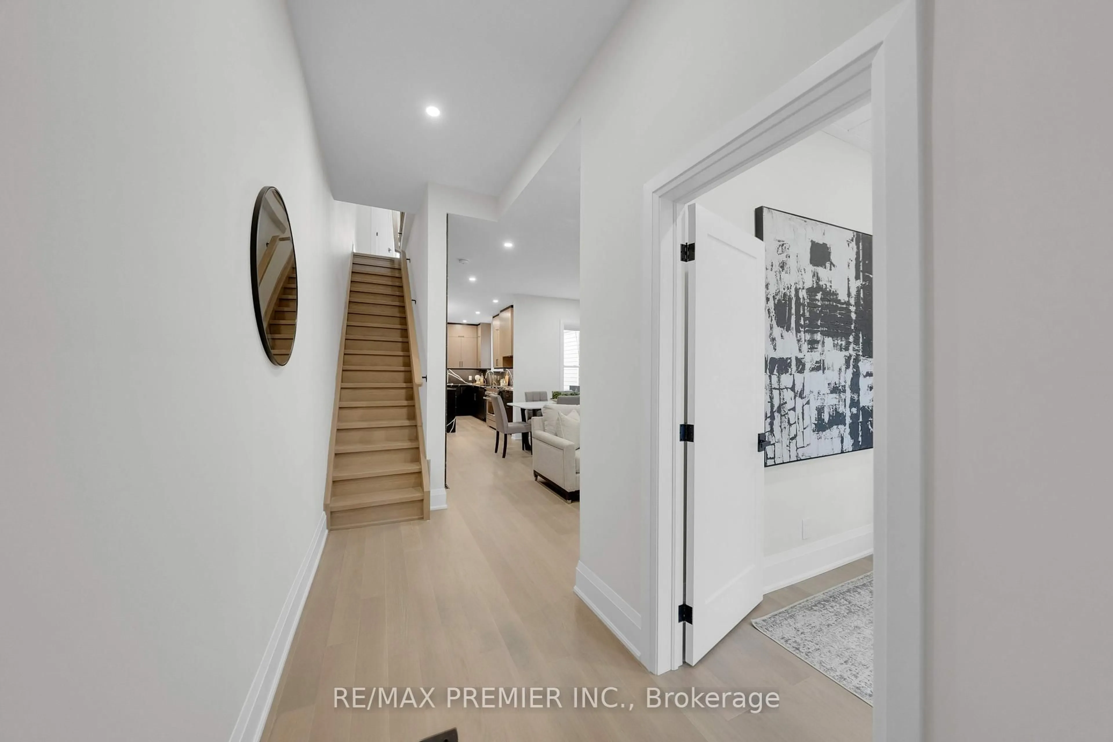 Indoor foyer for 388 Crawford St, Toronto Ontario M6J 2V9