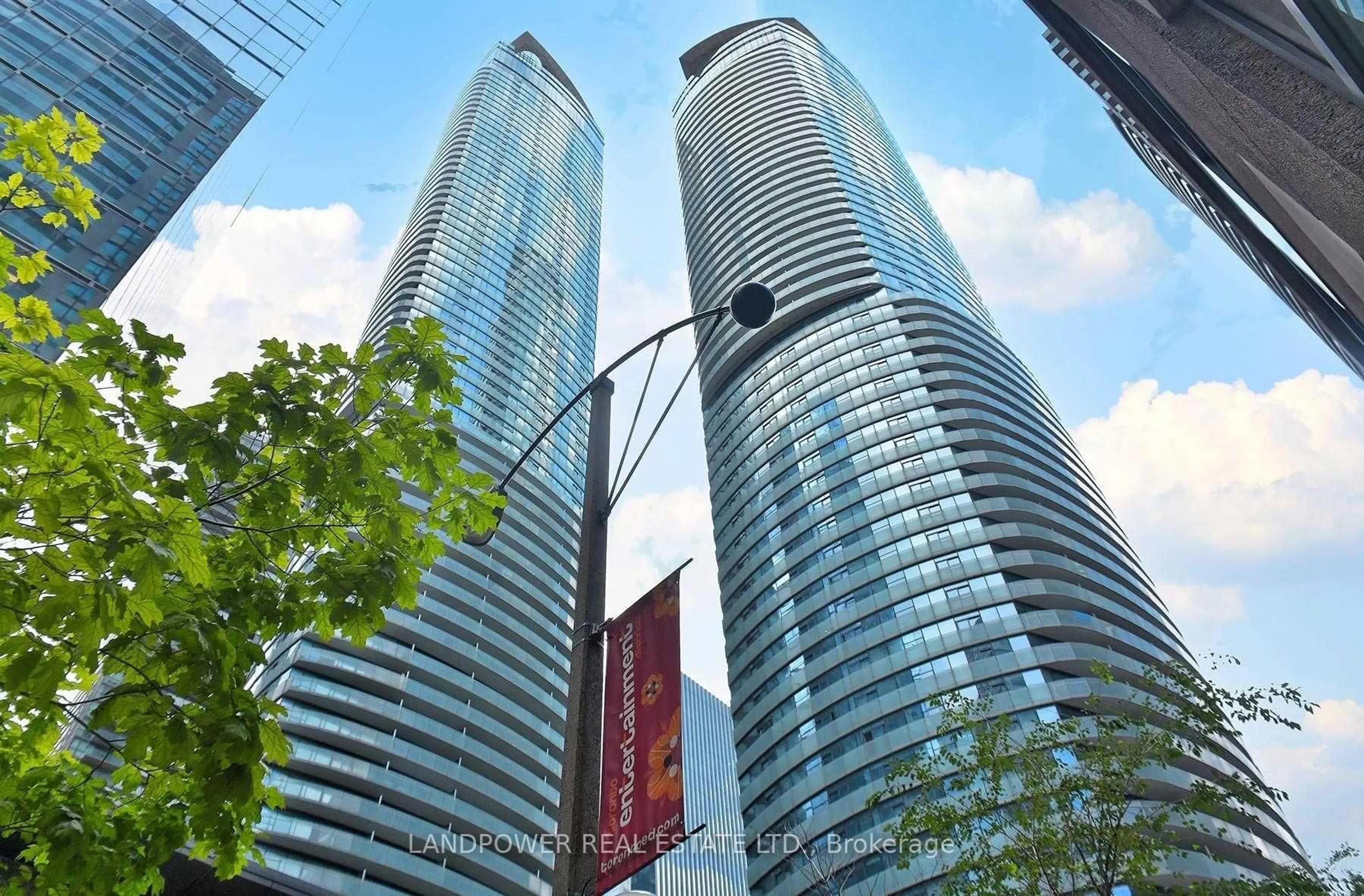 Indoor foyer for 12 York St #3906, Toronto Ontario M5J 0A9