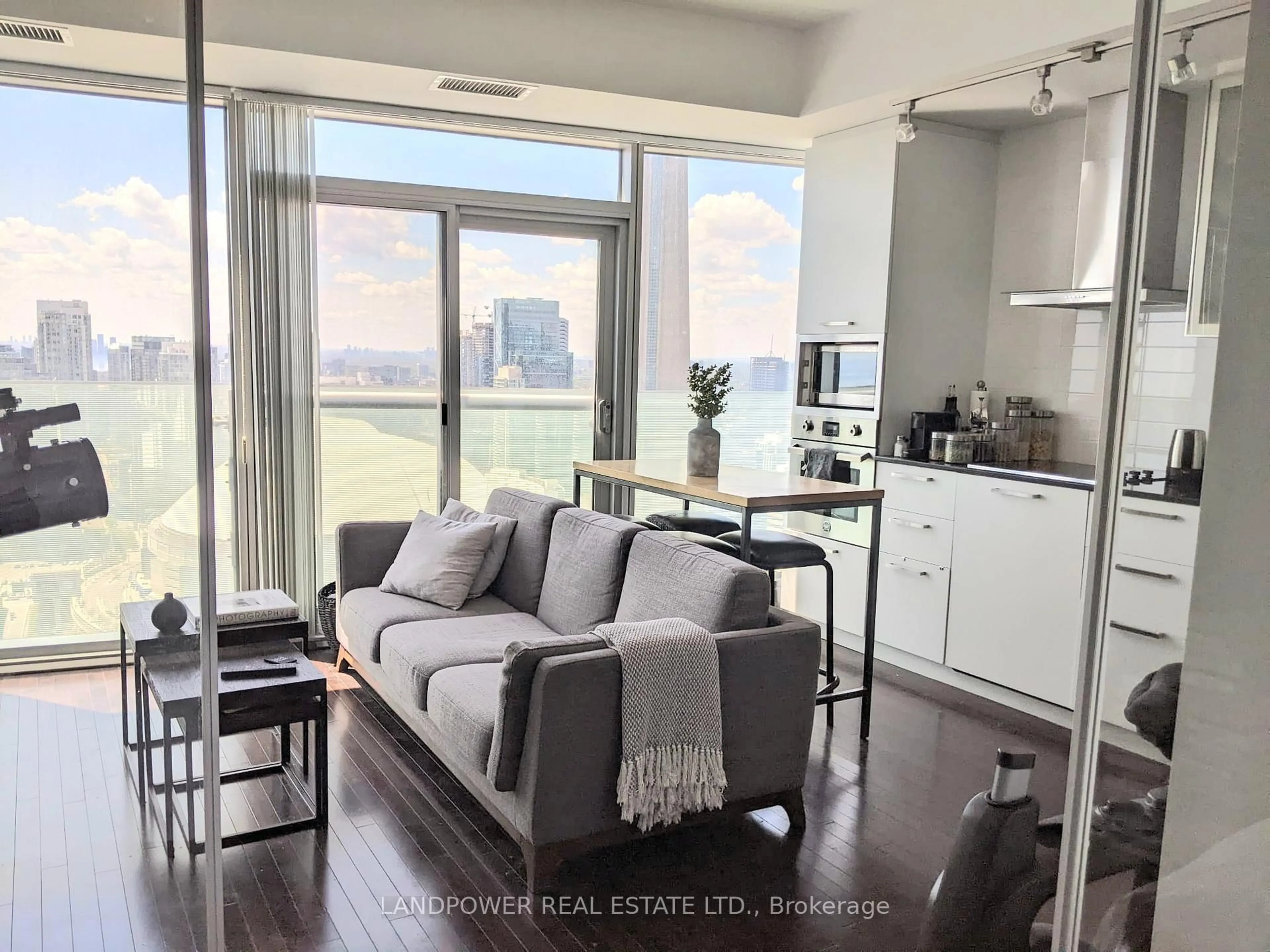 Living room with furniture, unknown for 12 York St #3906, Toronto Ontario M5J 0A9