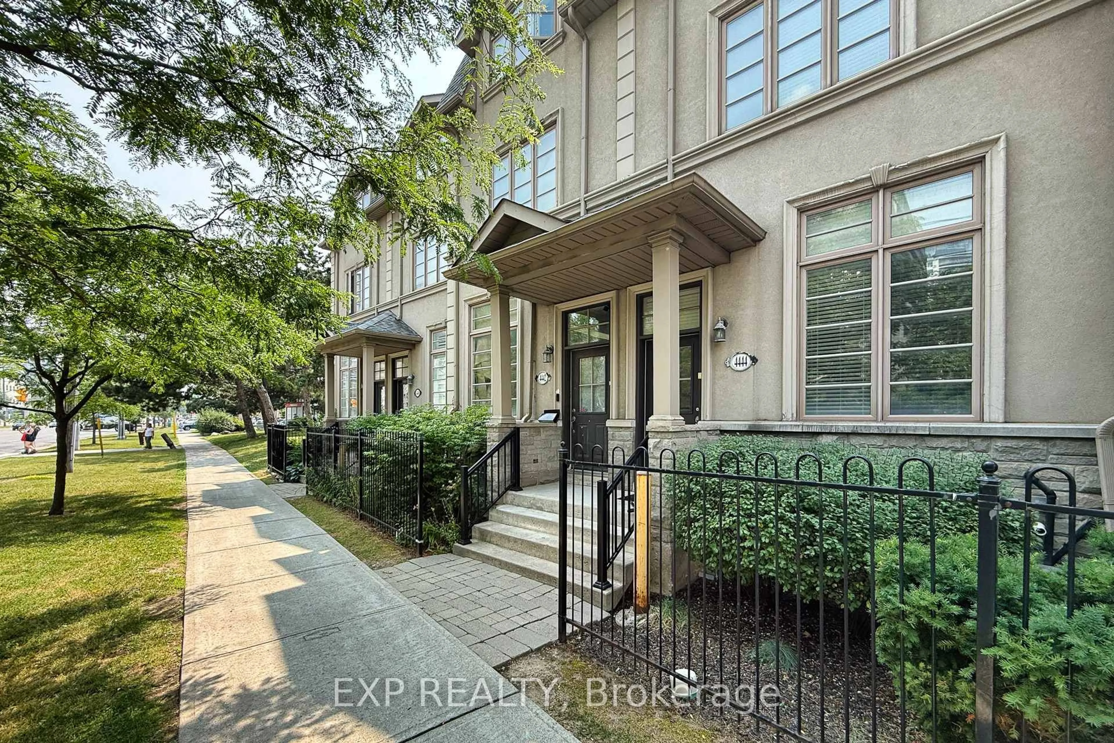 Indoor entryway for 4444 Bathurst St, Toronto Ontario M3H 3S2