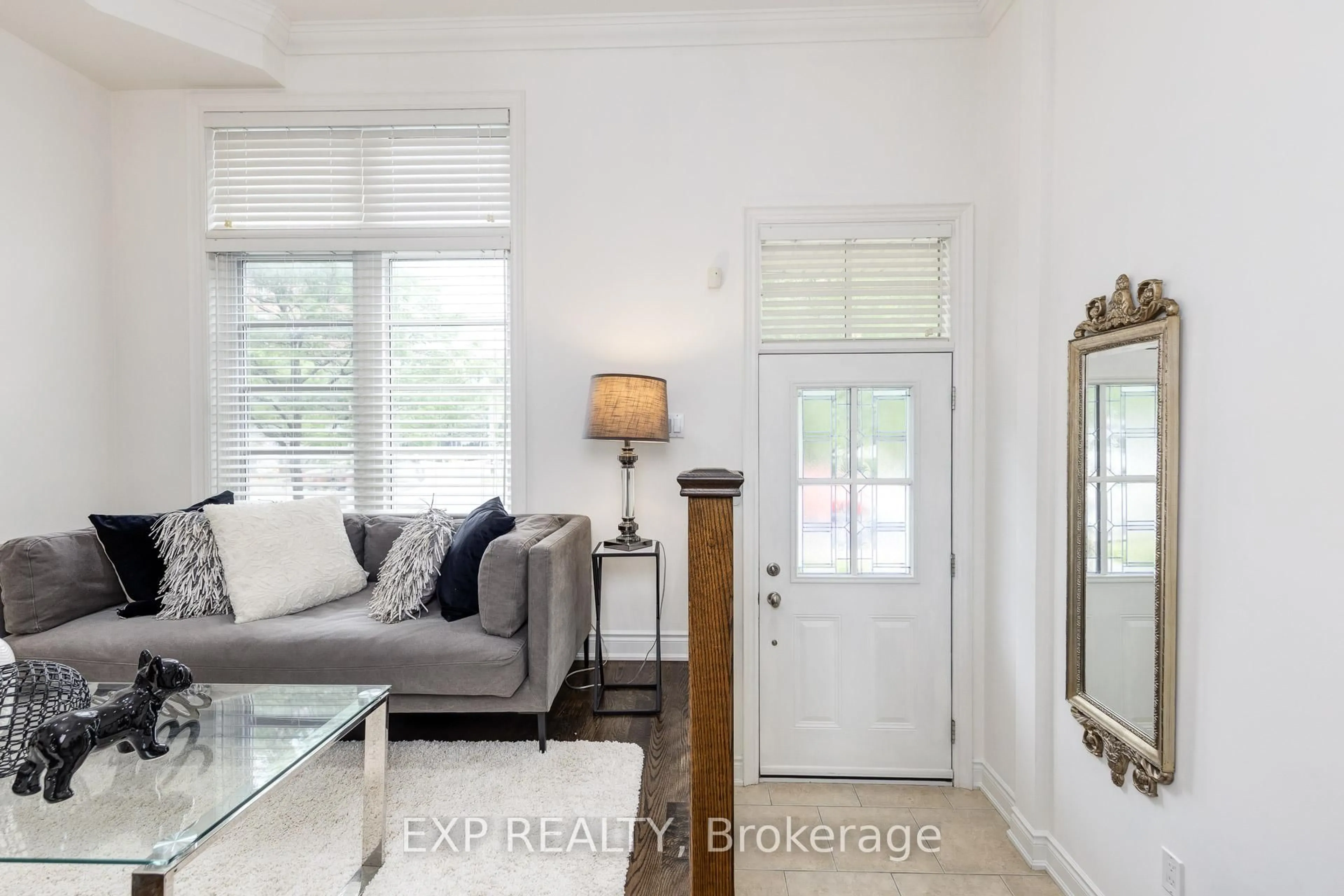 Living room with furniture, unknown for 4444 Bathurst St, Toronto Ontario M3H 3S2