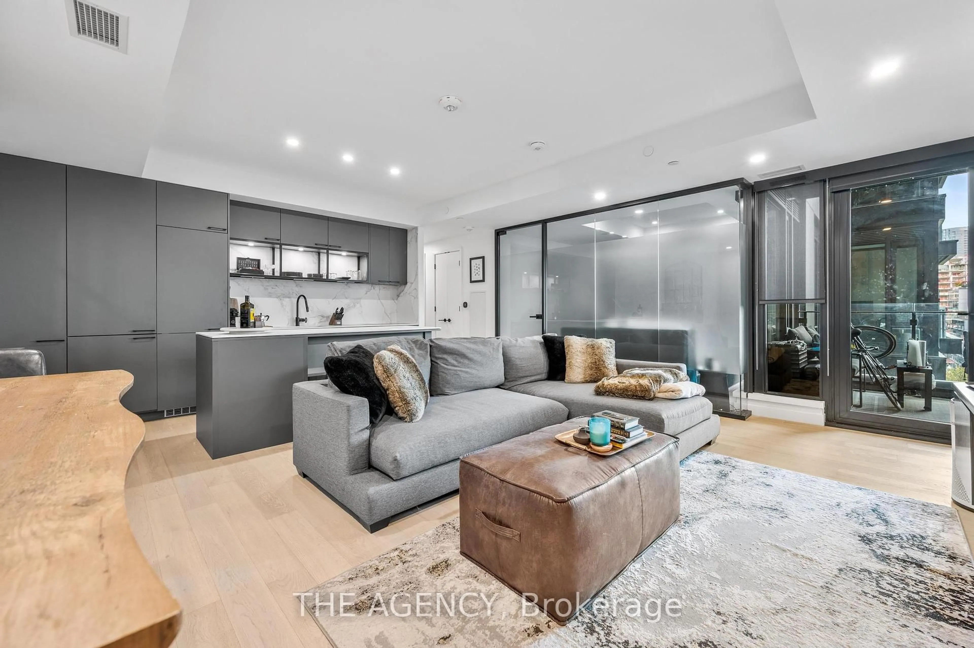 Living room with furniture, unknown for 505 Richmond St #730, Toronto Ontario M5V 0P4